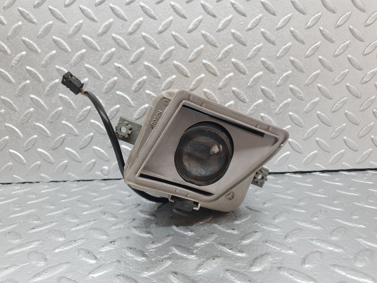 42404 Mercedes-Benz R129 320SL Coupe Front Left Fog Light No Lens Bosch 0305120001 1305230061