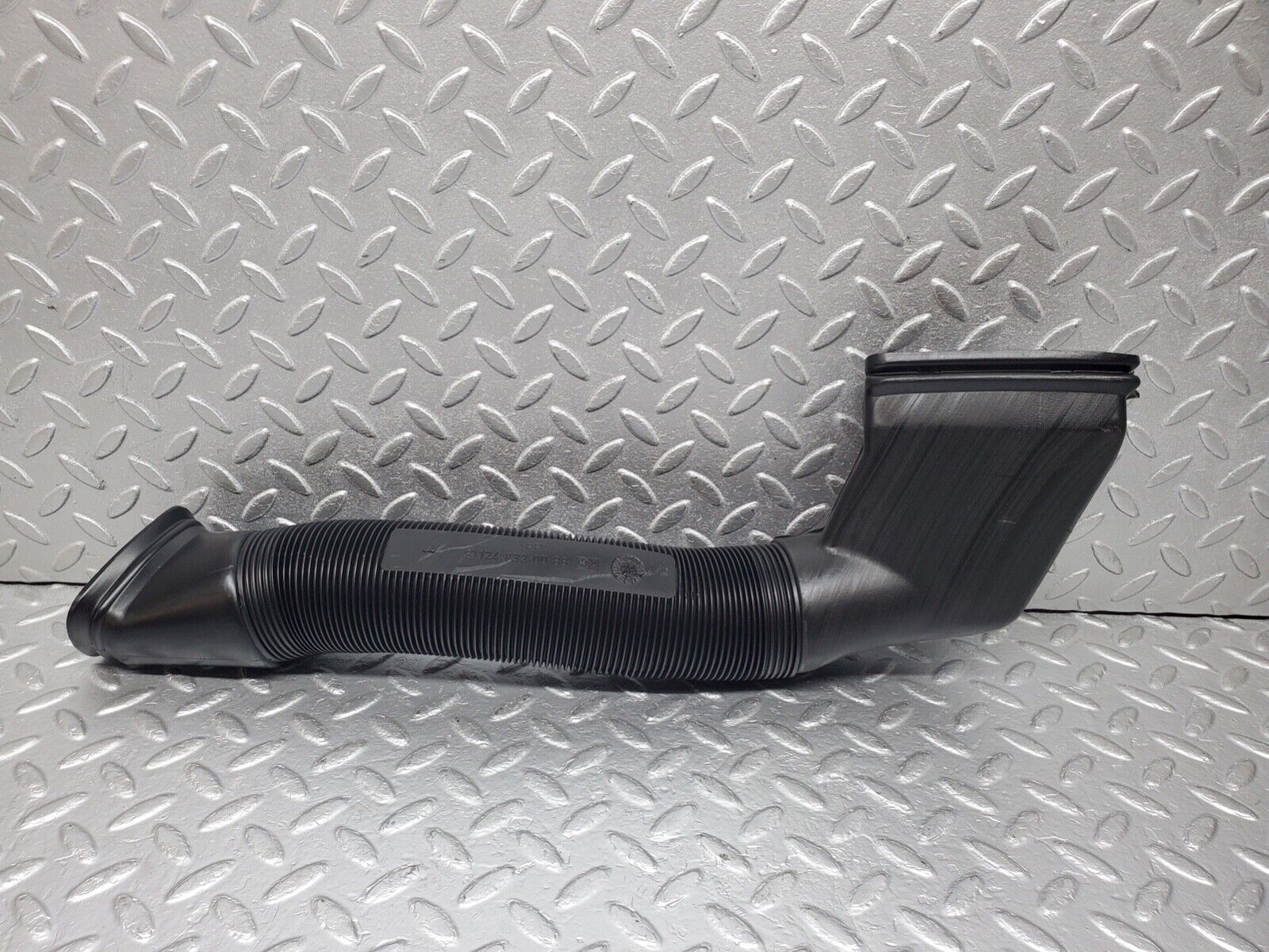 44585 Mercedes-Benz W124 220E Heater Pipe Air Pipe Right Side 1248320088