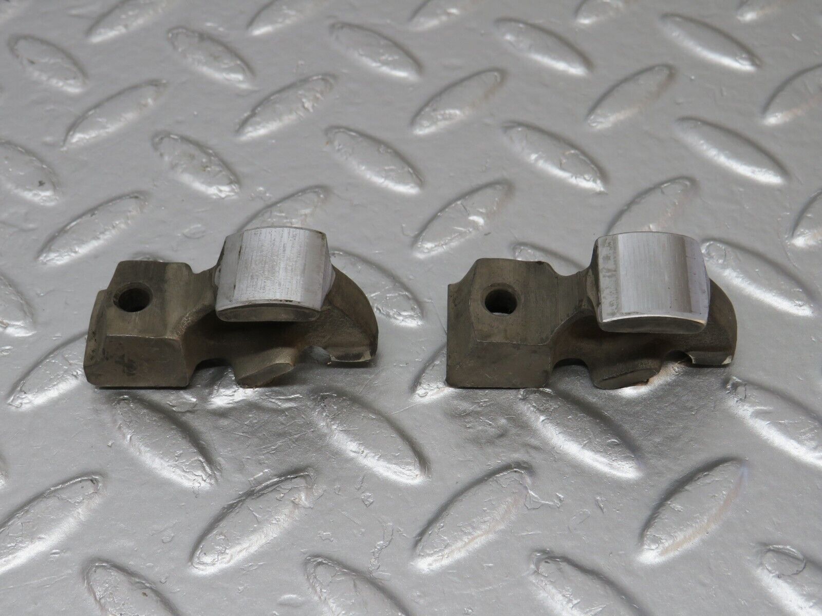 40048 Mercedes-Benz R107 350SL Rocker Arm With Valve Tappet