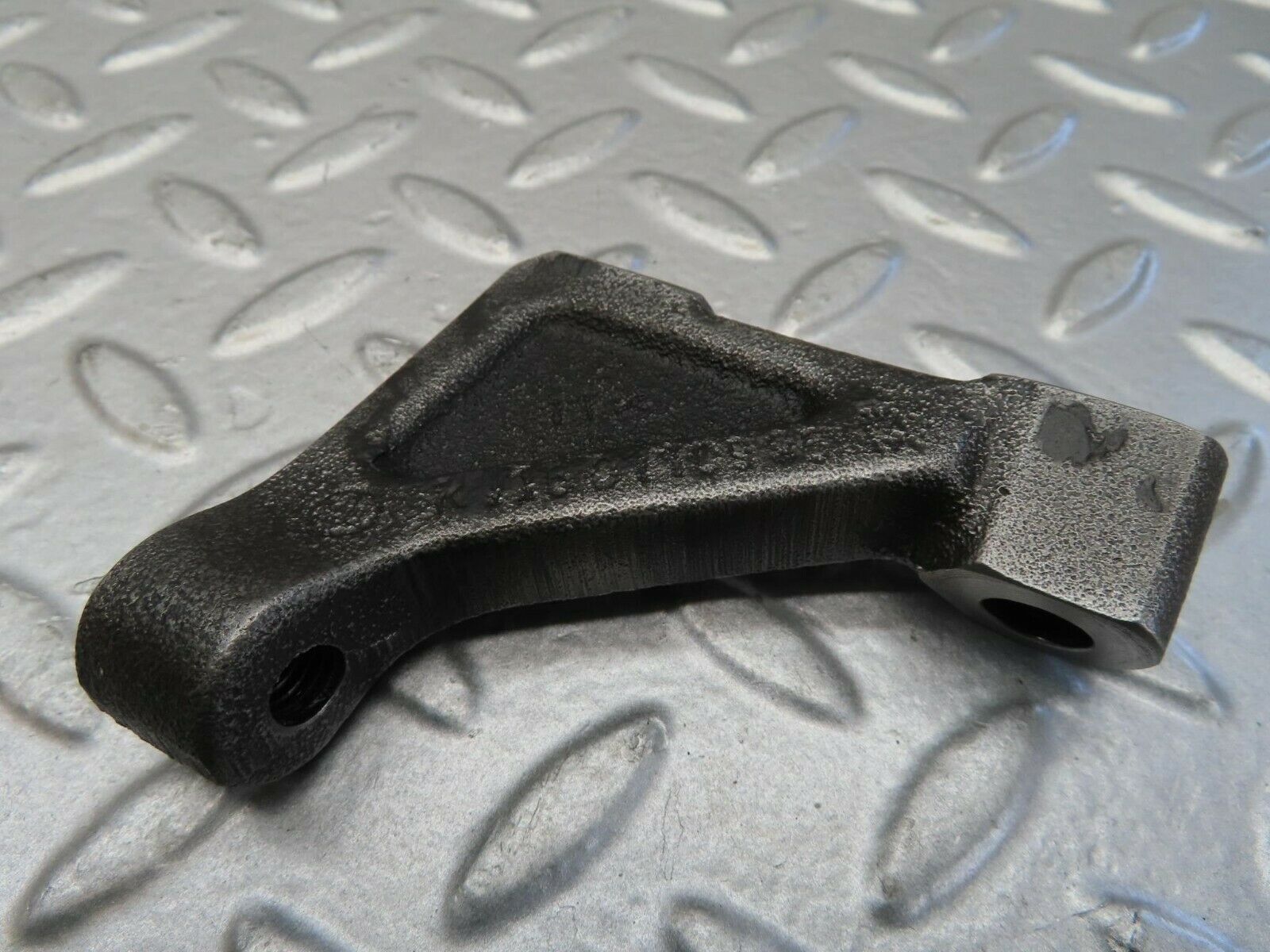 15677 Mercedes-Benz R107 450SL Engine Mount Bracket Pair 1160110895 1160110995