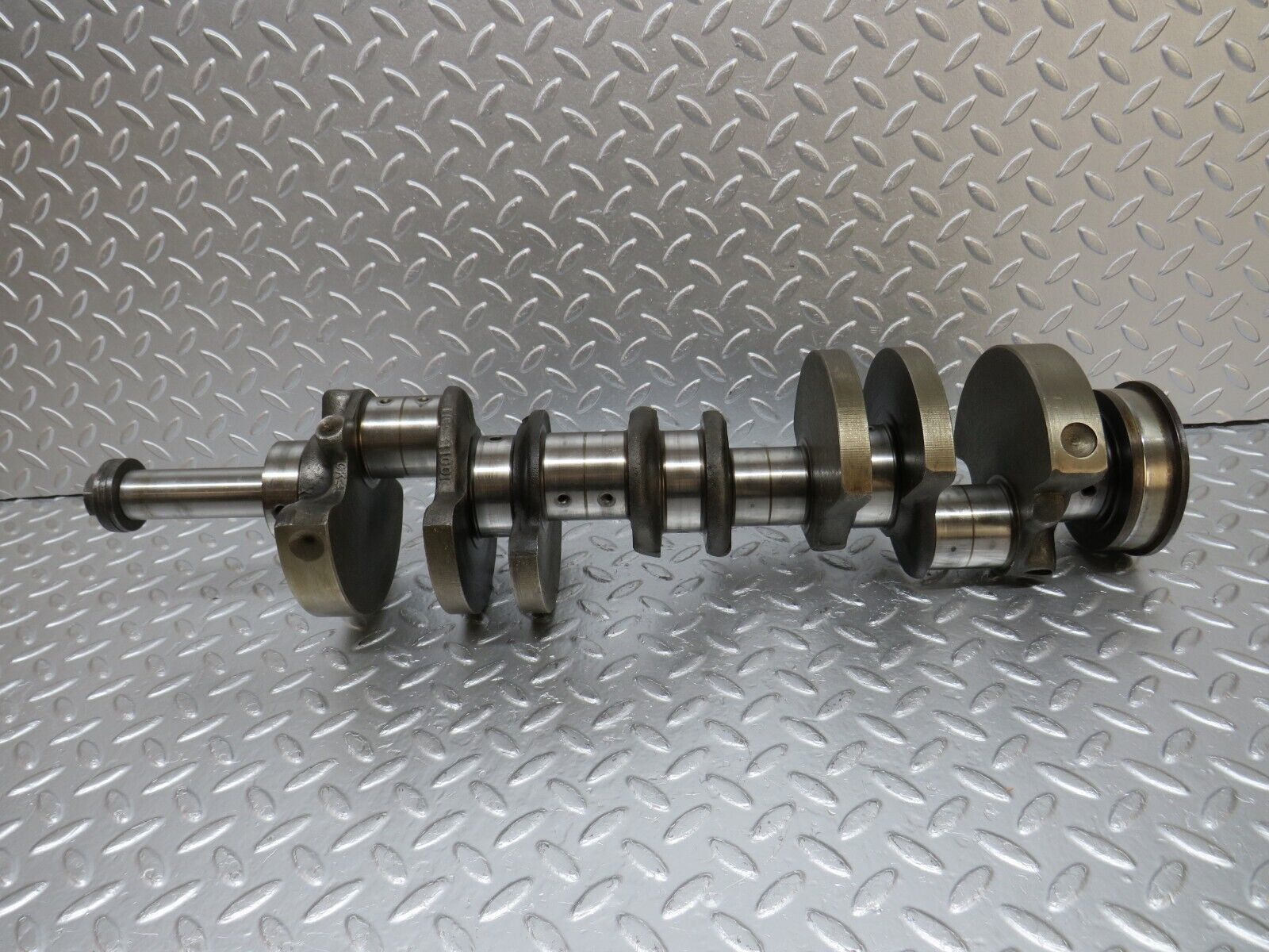 33047 Mercedes-Benz C107 R107 350 V8 Crankshaft 1160311001