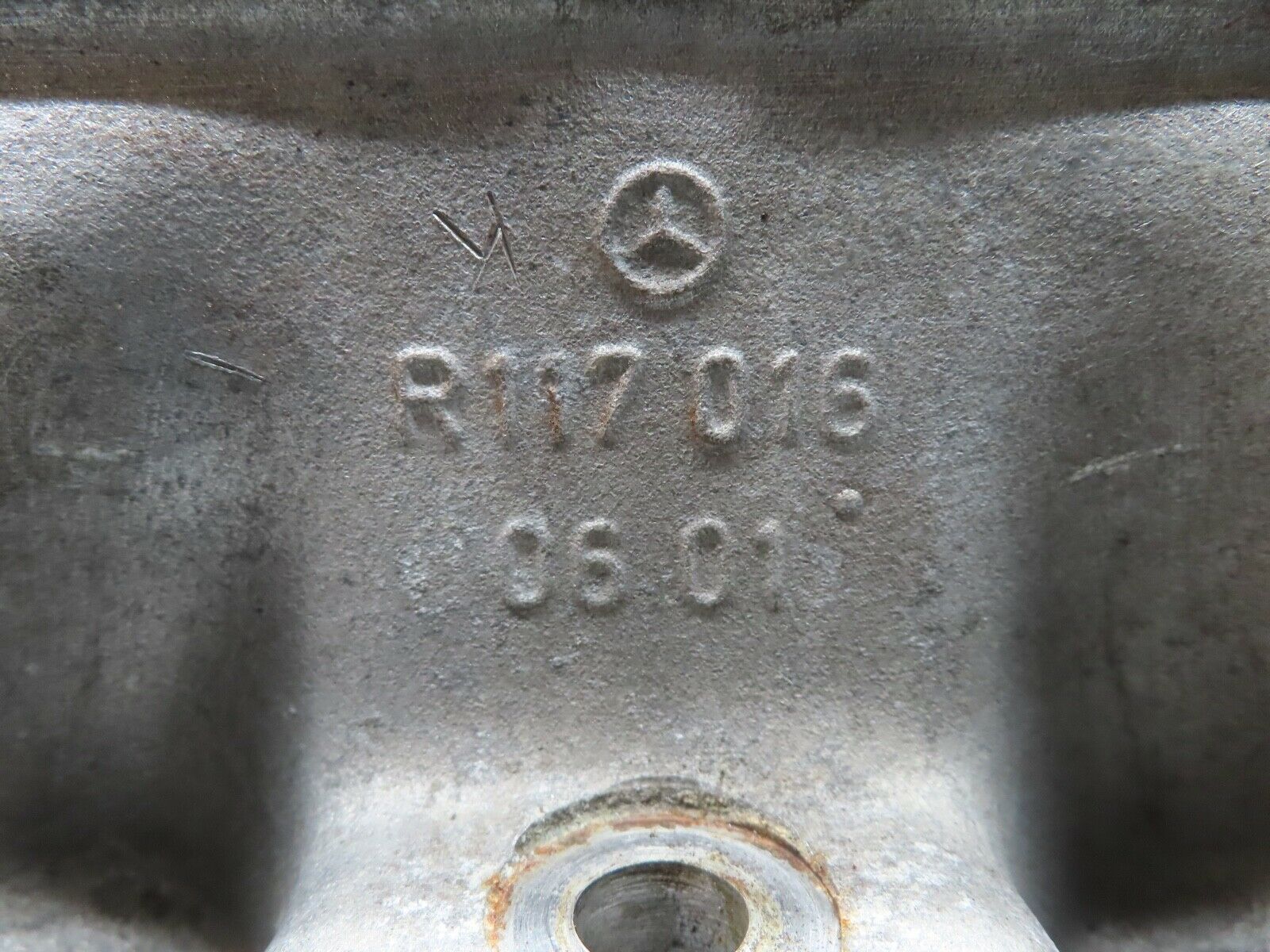20743 Mercedes-Benz R107 450SL Cylinder Head Left Side 1170160601