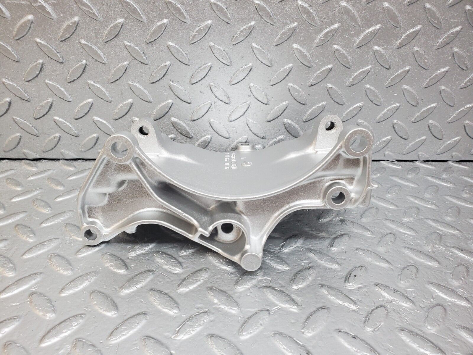 44684 Mercedes-Benz W124 220E AC Compressor Support Bracket 1111550135