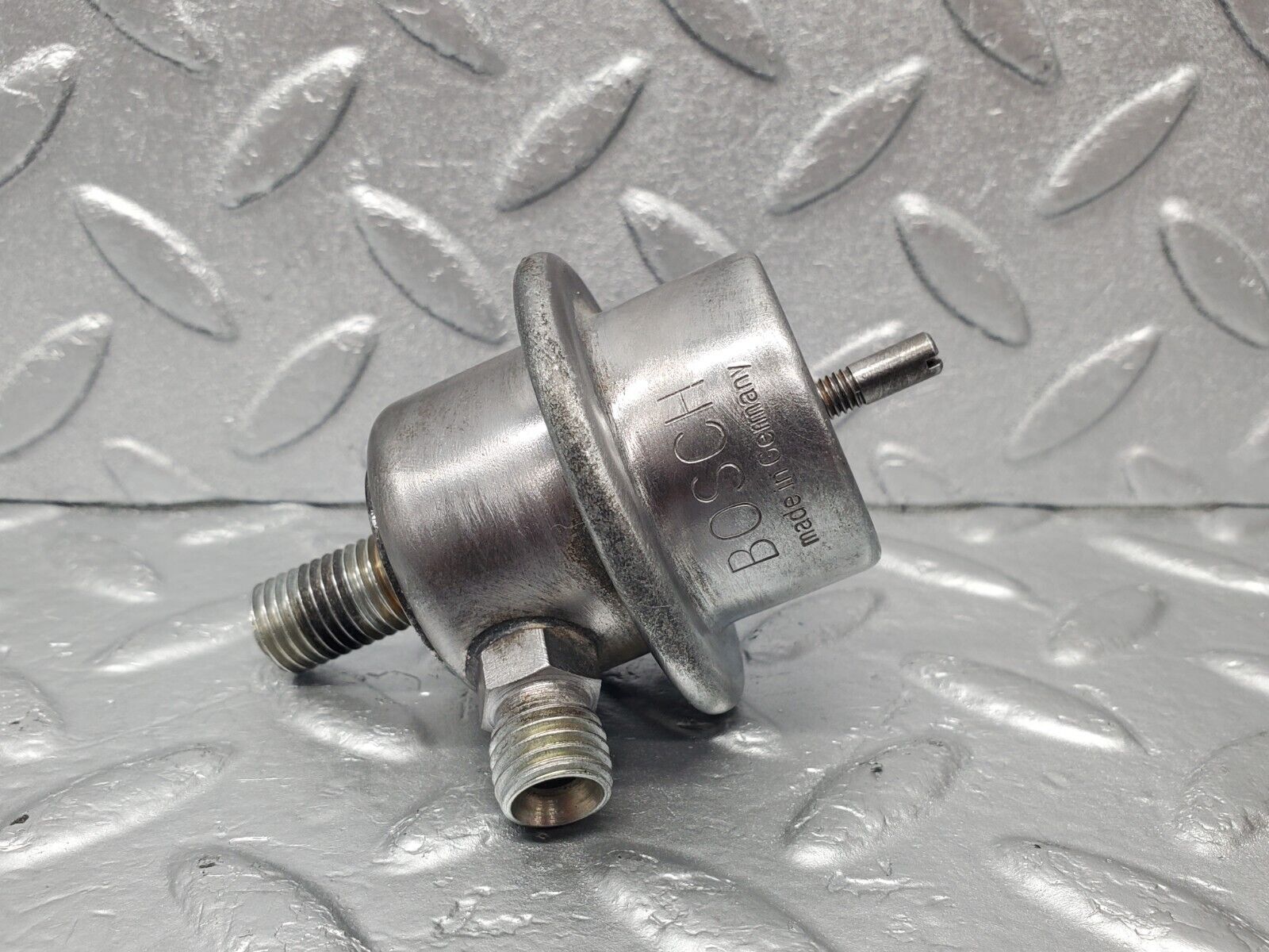 46589 Mercedes-Benz C123 280CE Coupe Fuel Pressure Regulator Bosch 0280161007