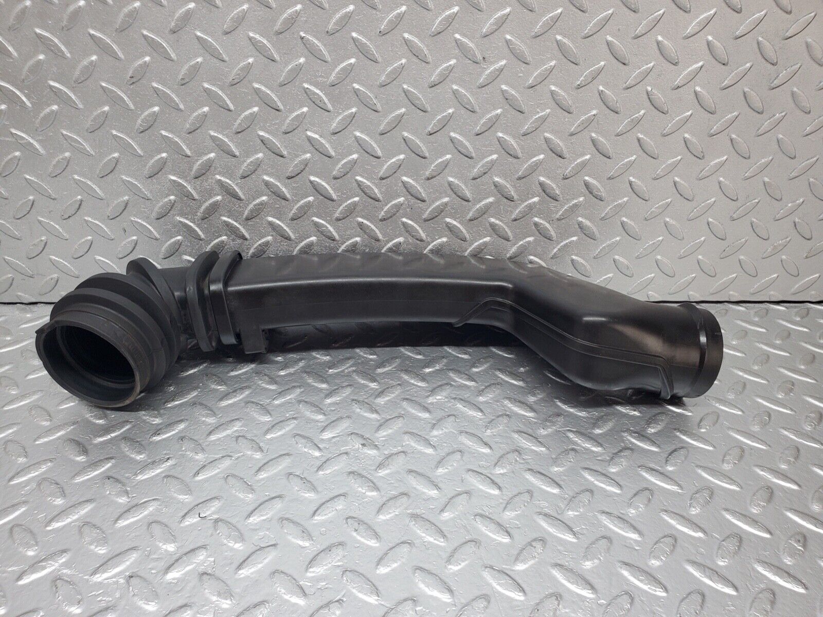 44588 Mercedes-Benz W124 220E Air Intake Pipe 1111400012 1110940091