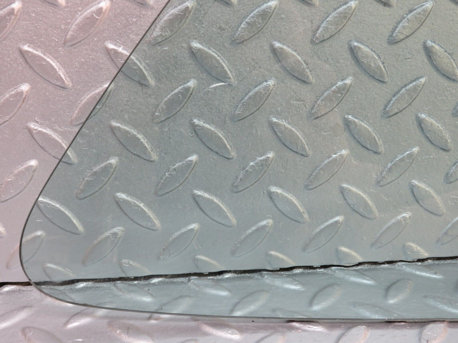 40186 Mercedes-Benz R107 Hardtop Quarter Window Glass Right Side