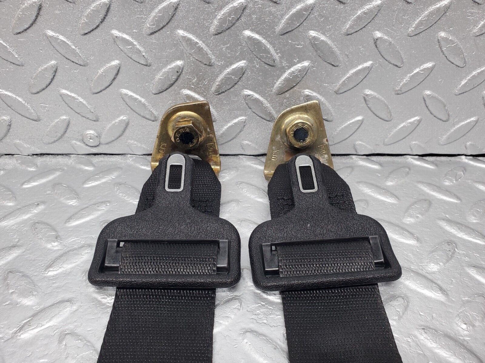45865 Mercedes-Benz W126 420SE Rear Seat Belt Set With Buckles 1268601886 1248601185 1268601396