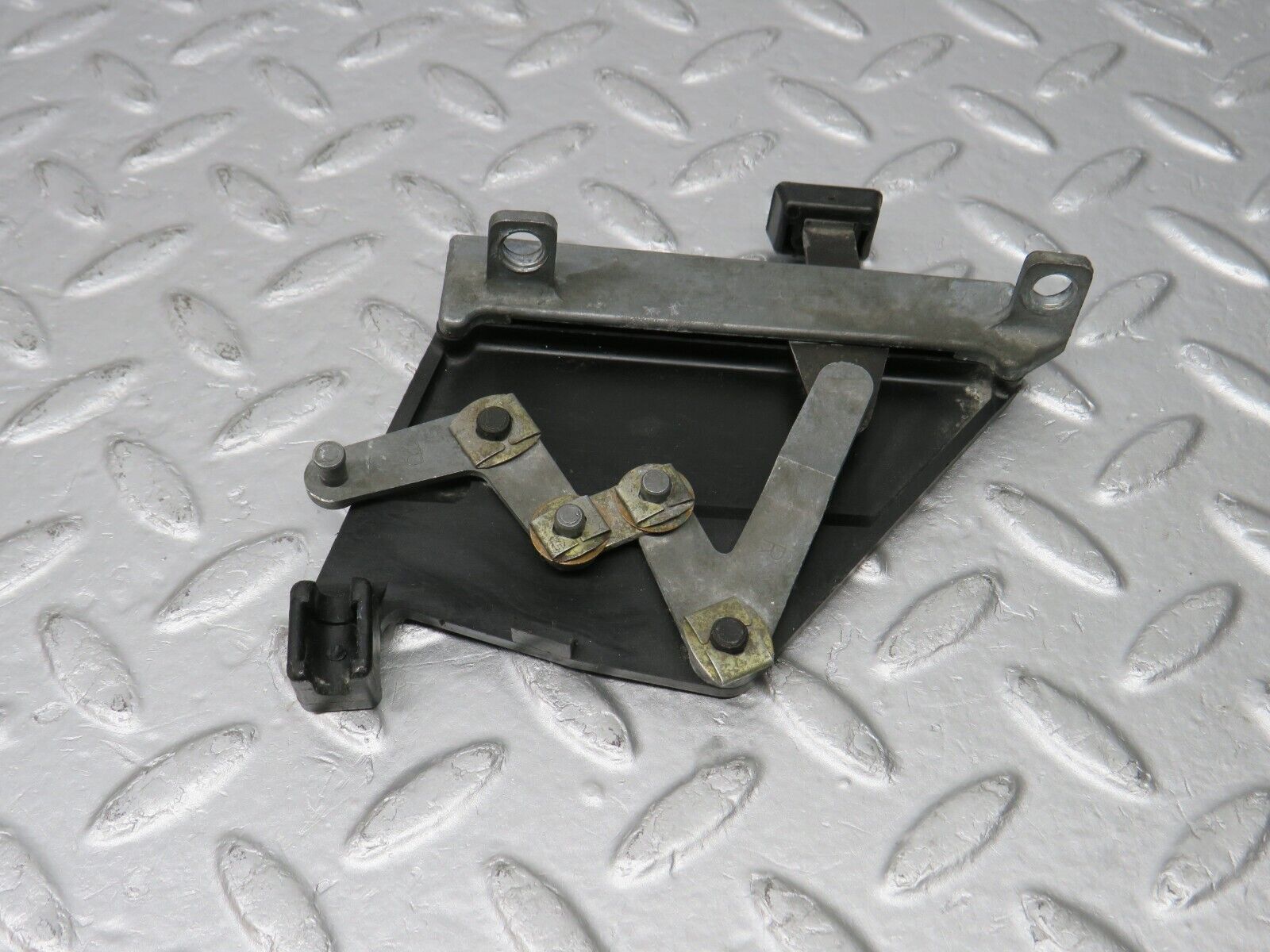 39201 Mercedes-Benz R107 500SL Air Vent Control Lever Right 1078300485