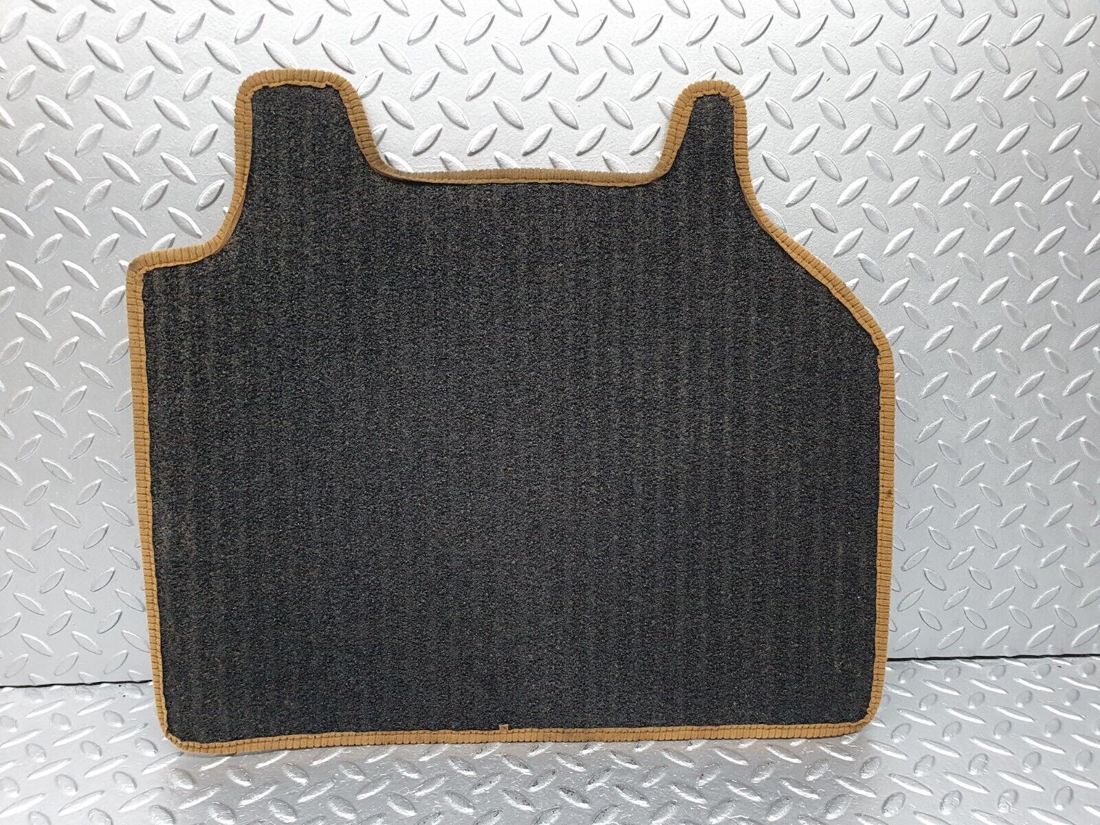 41635 Mercedes-Benz W124 200E Rear Right Floor Carpet Mat Palomino