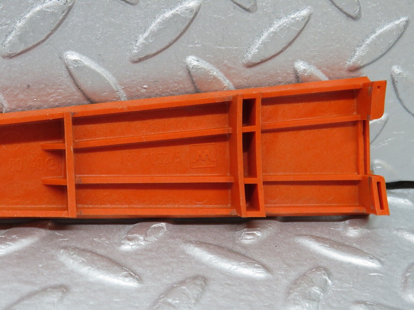 36422 Mercedes-Benz R107 450 Automatic Gearbox Support 722.002 1162770040