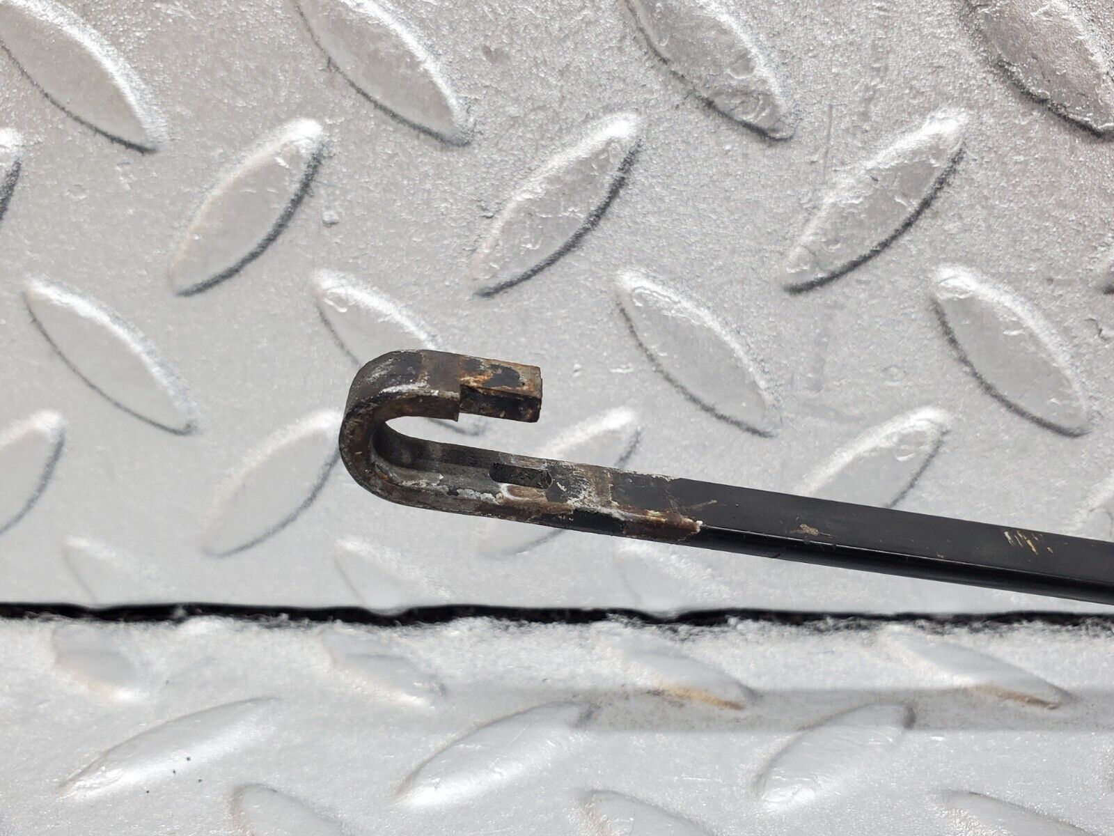 45857 Mercedes-Benz W126 420SE Windscreen Wiper Arm Bosch Right Side