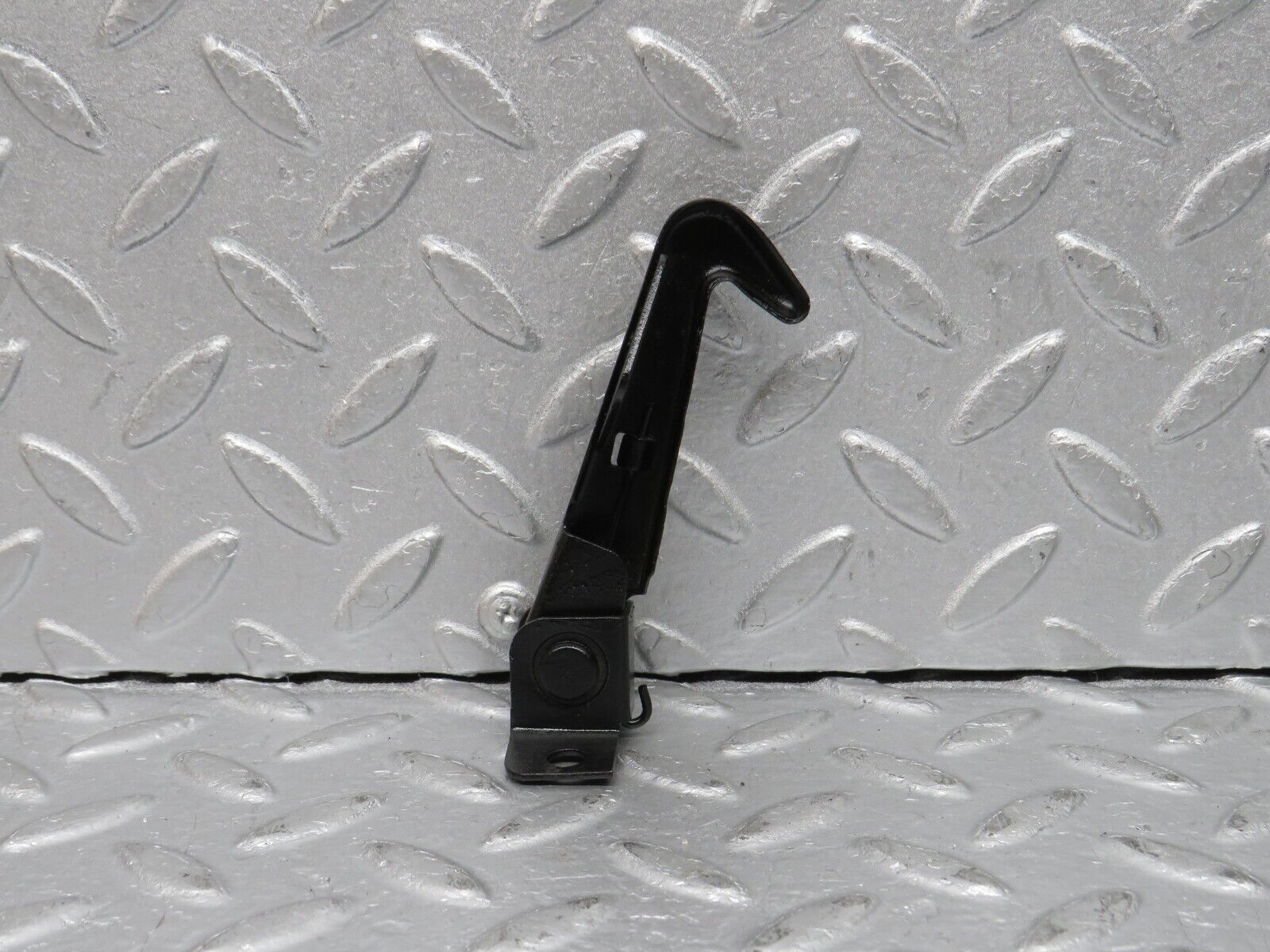 39252 Mercedes-Benz R107 500SL Bonnet Safety Latch