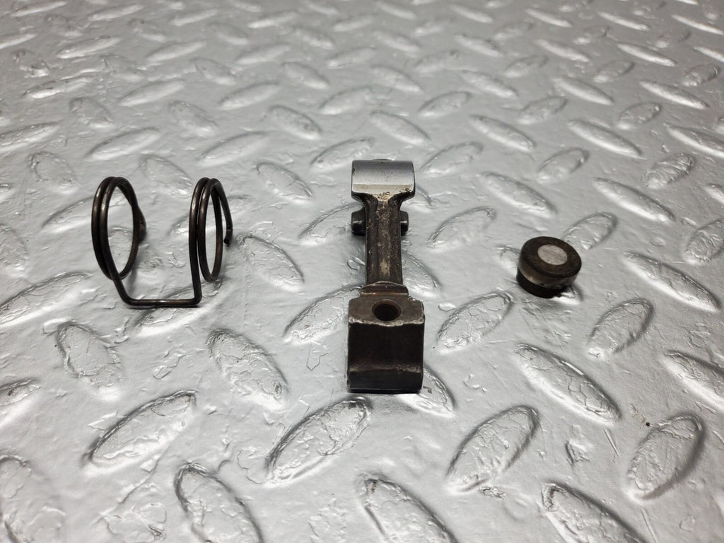 48877 Used W108 Valve Rocker Arm M130 – Cannstatt Classic Mercedes Parts