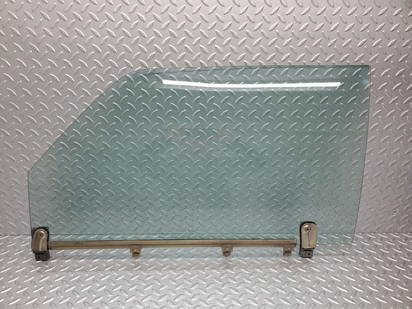46434 Mercedes-Benz C123 280CE Coupe Left Door Window Glass 1237250132 1237250332