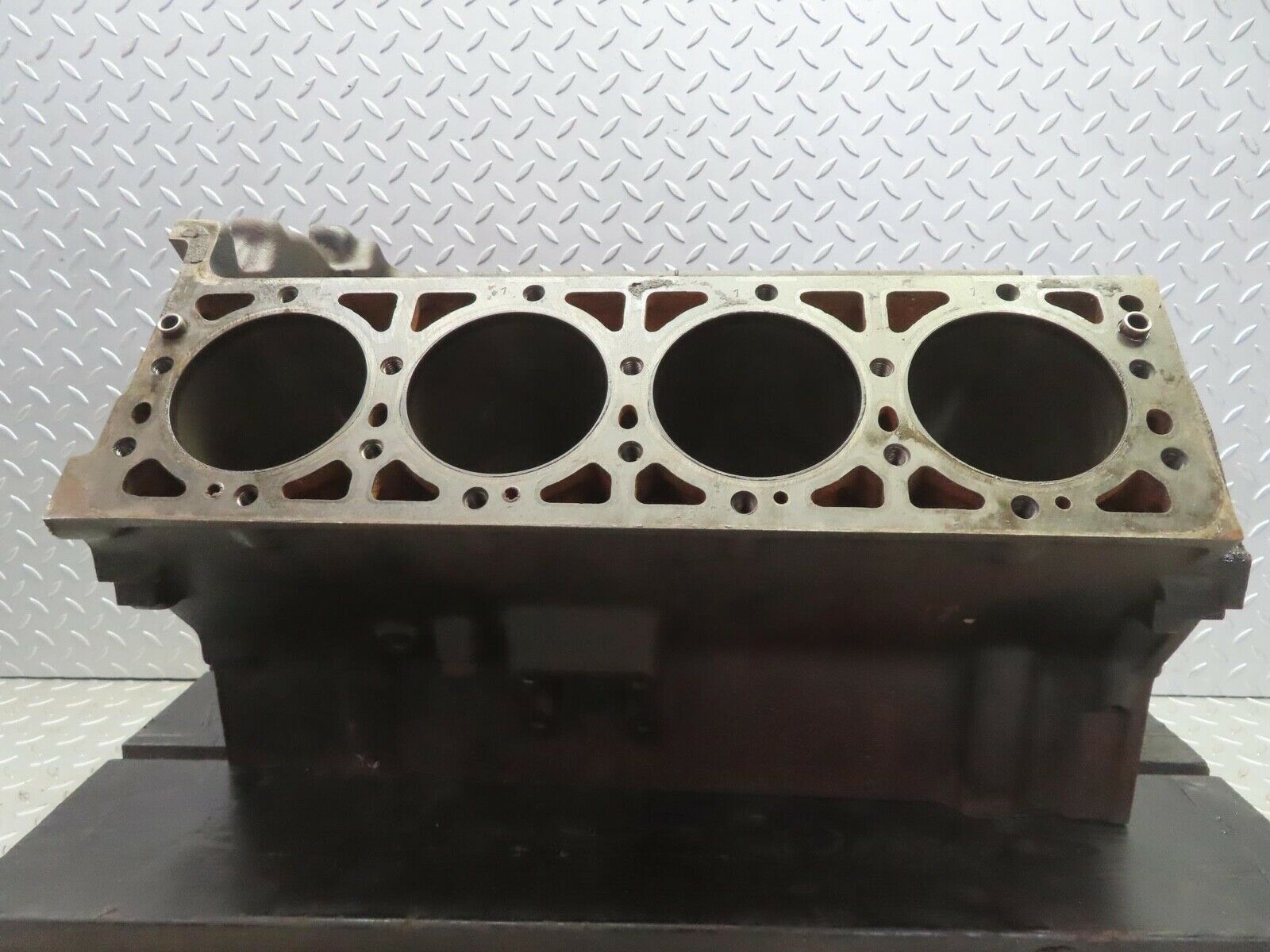 13870 Mercedes-Benz R107 450SL Engine Block 1170110401 M117.983
