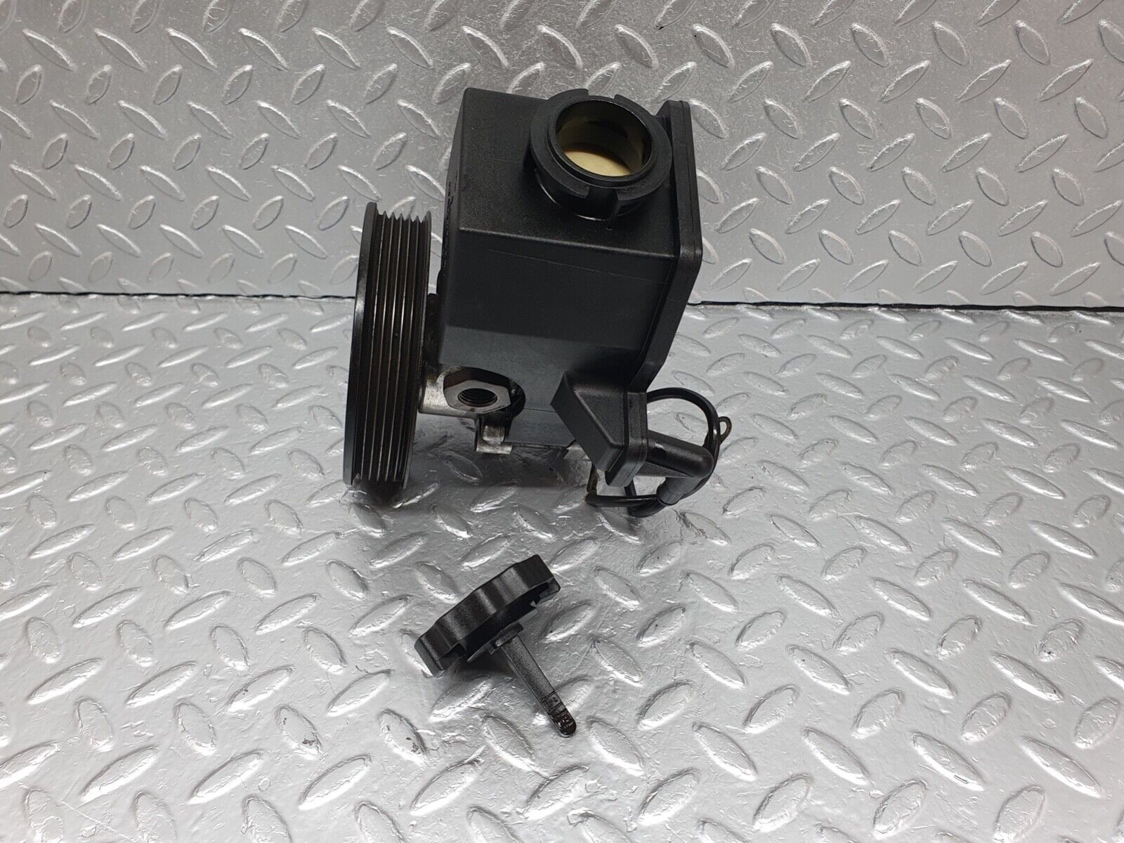 42004 Mercedes-Benz W202 C200 Power Steering Pump PA6.6GF25