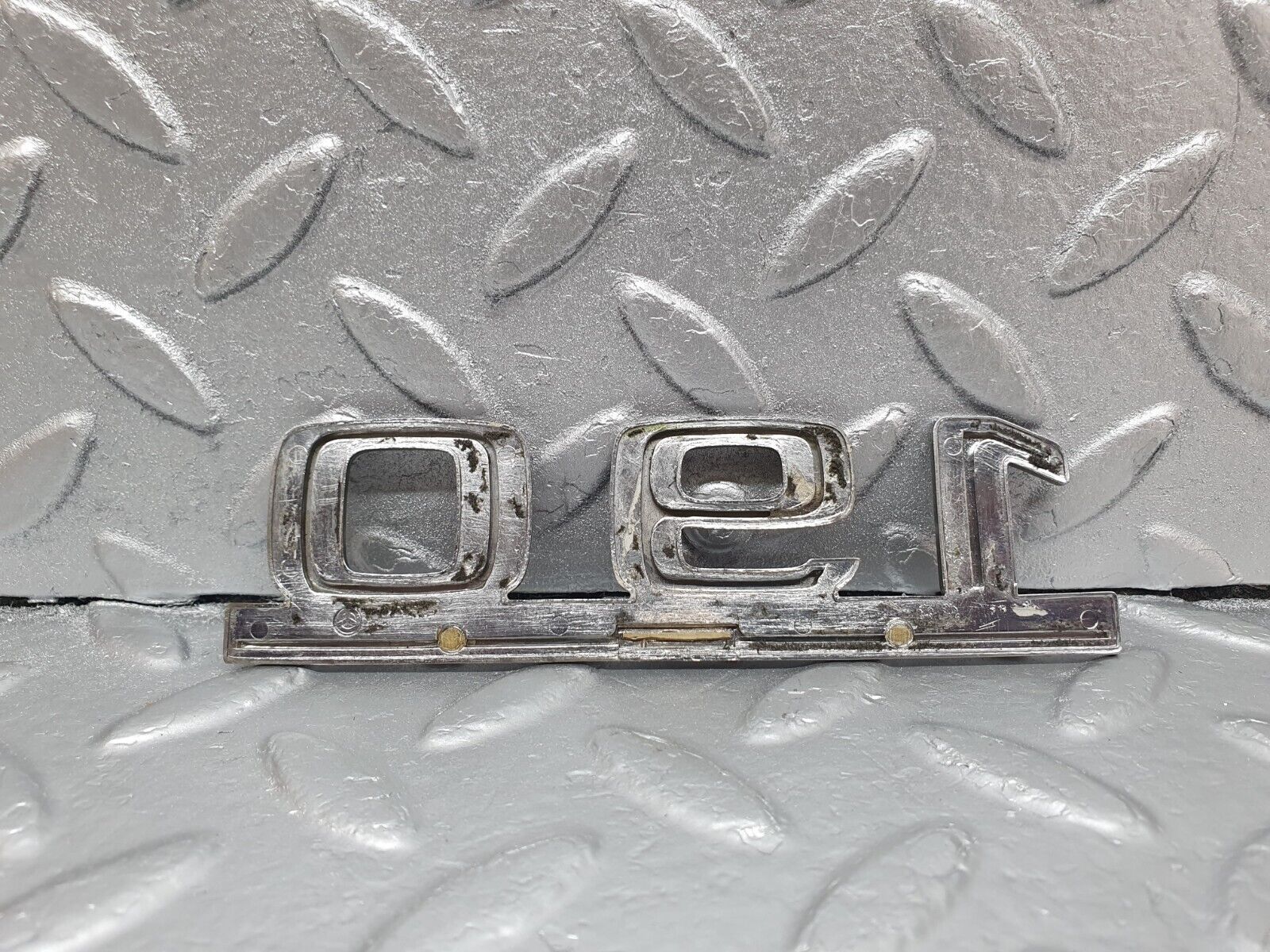 42945 Mercedes-Benz W201 190 2.0L Trunk Badge Emblem