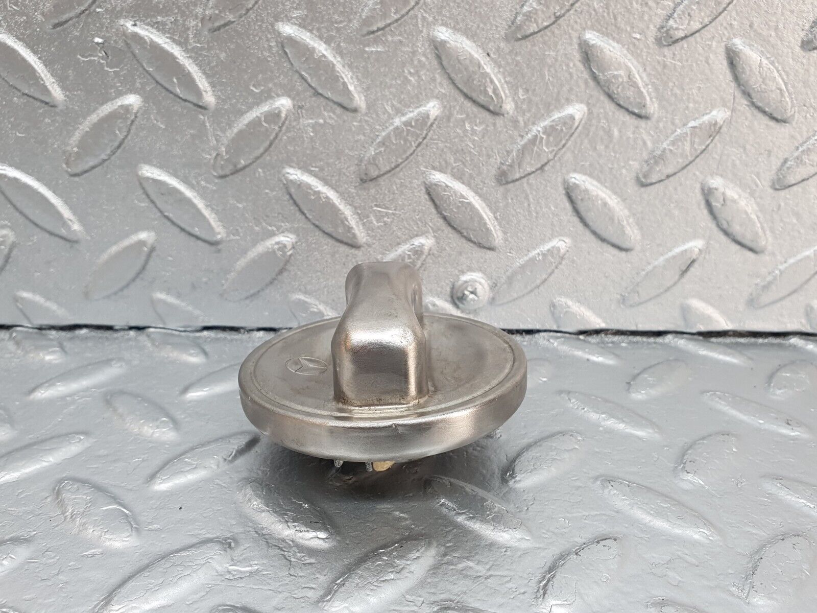 42893 Mercedes-Benz W201 190 2.0L Fuel Tank Cap 1244700005