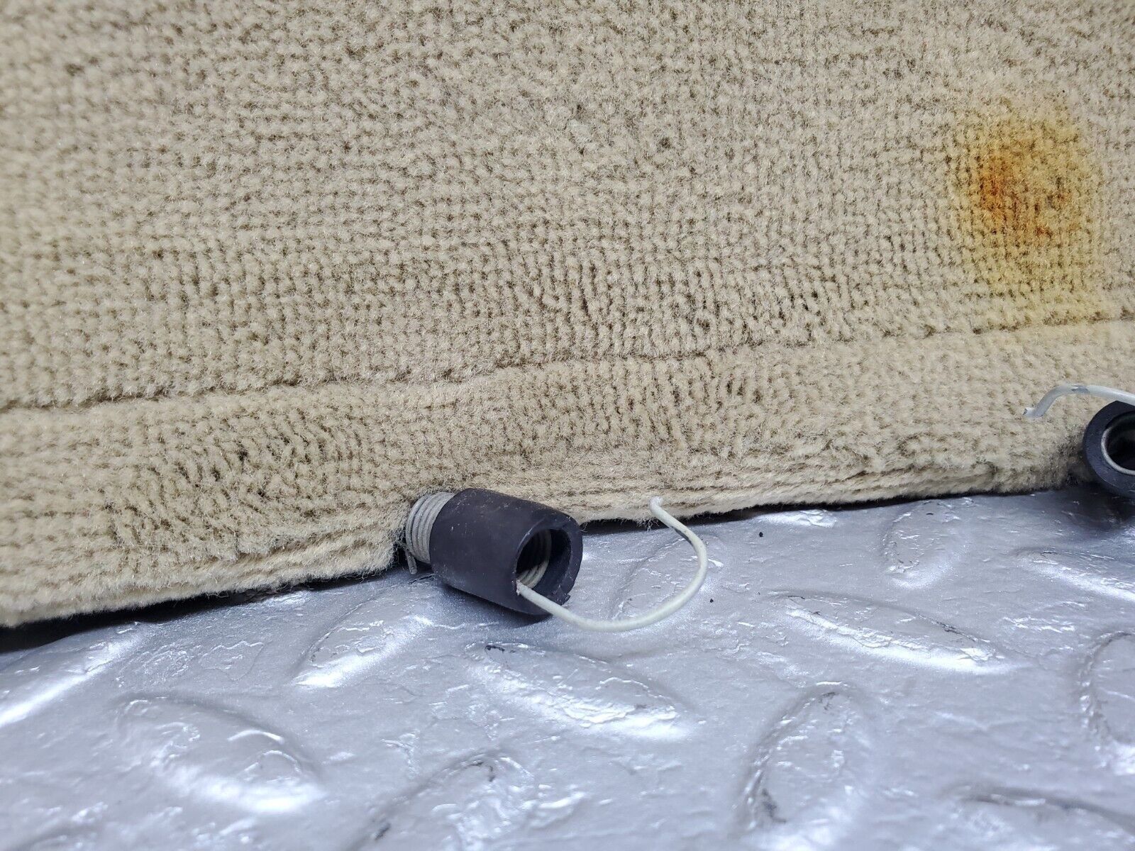 45859 Mercedes-Benz W126 420SE Front Left Seat Under Cover Beige