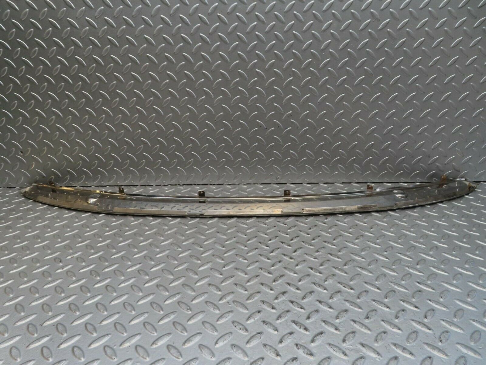 15574 Mercedes-Benz R107 450SL Windscreen Top Chrome Trim