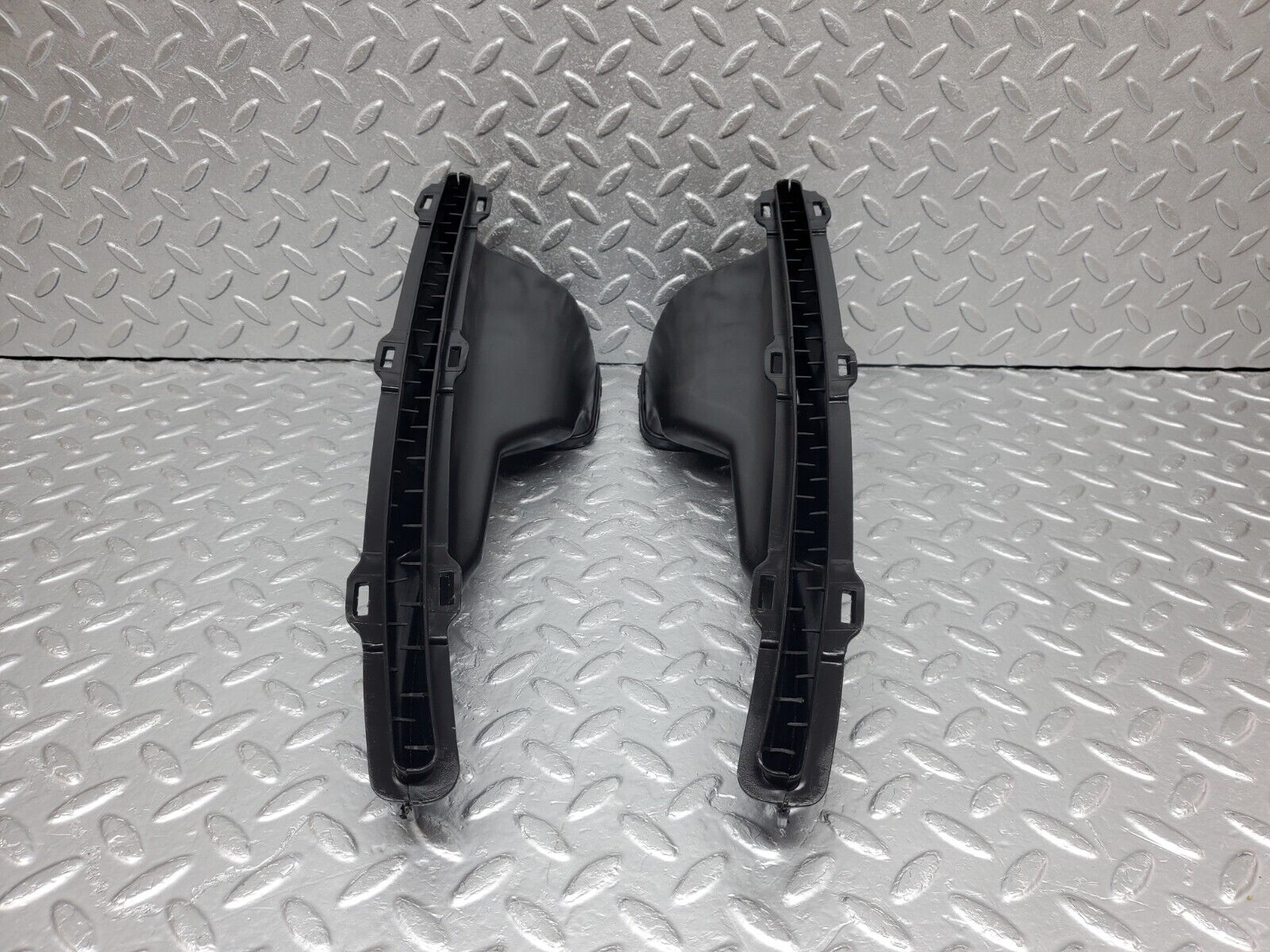 45915 Mercedes-Benz W126 420SE Dashboard Air Vent Duct 2x 1268300219 1268300119