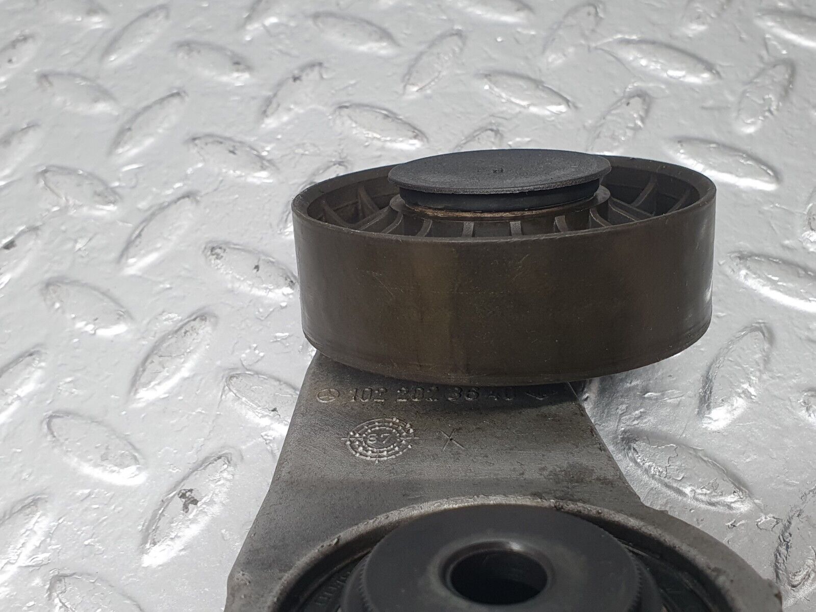 42722 Mercedes-Benz W201 190 2.0L Belt Tensioner Pulley 1022023640 6012000970
