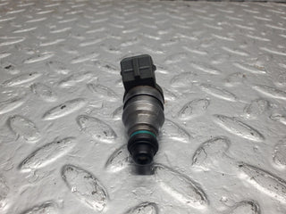 W124 Cabriolet fuel injector used OEM