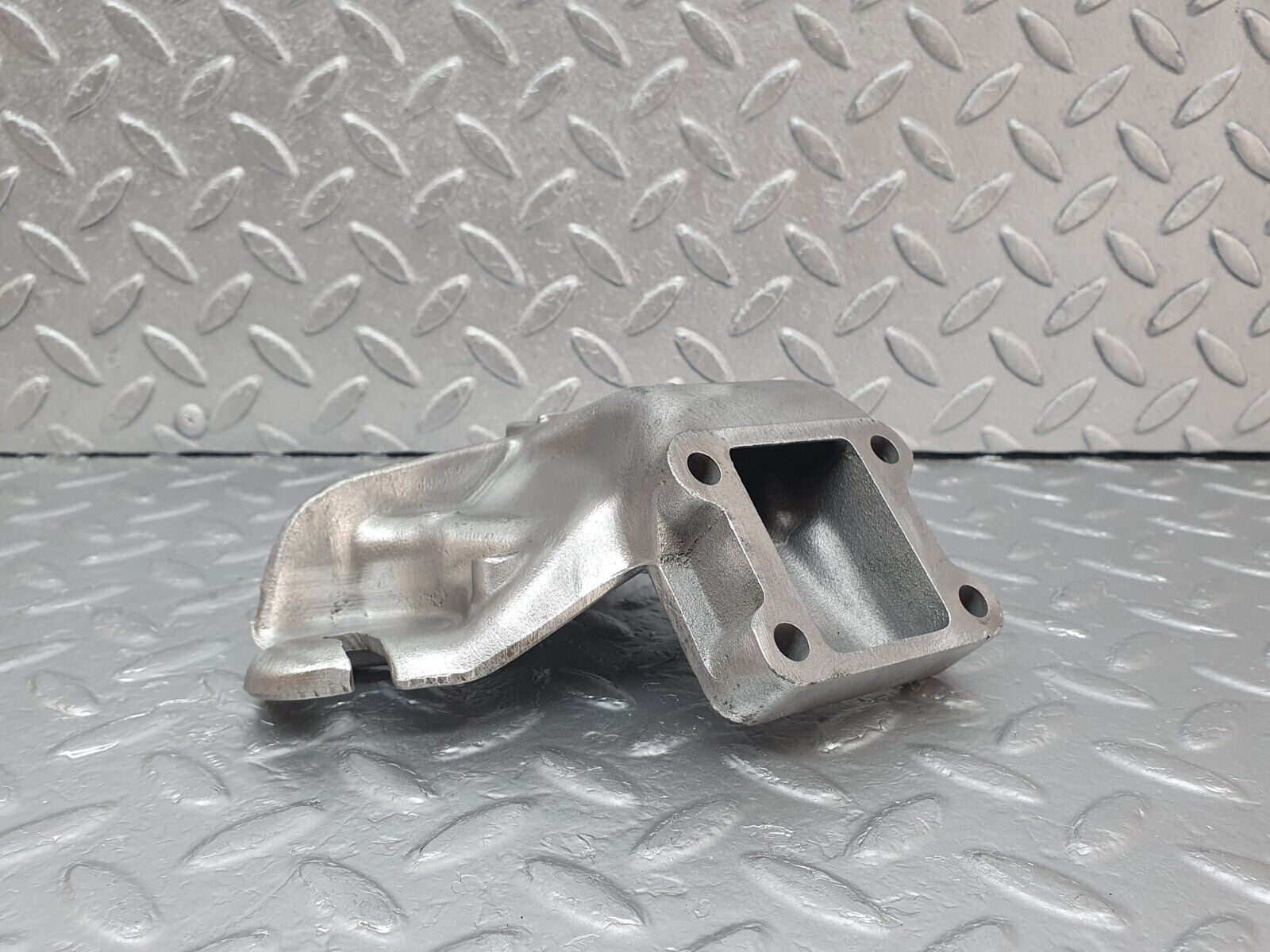 43553 Mercedes-Benz C126 380SEC Coupe Engine Mount Bracket Right 1162235104
