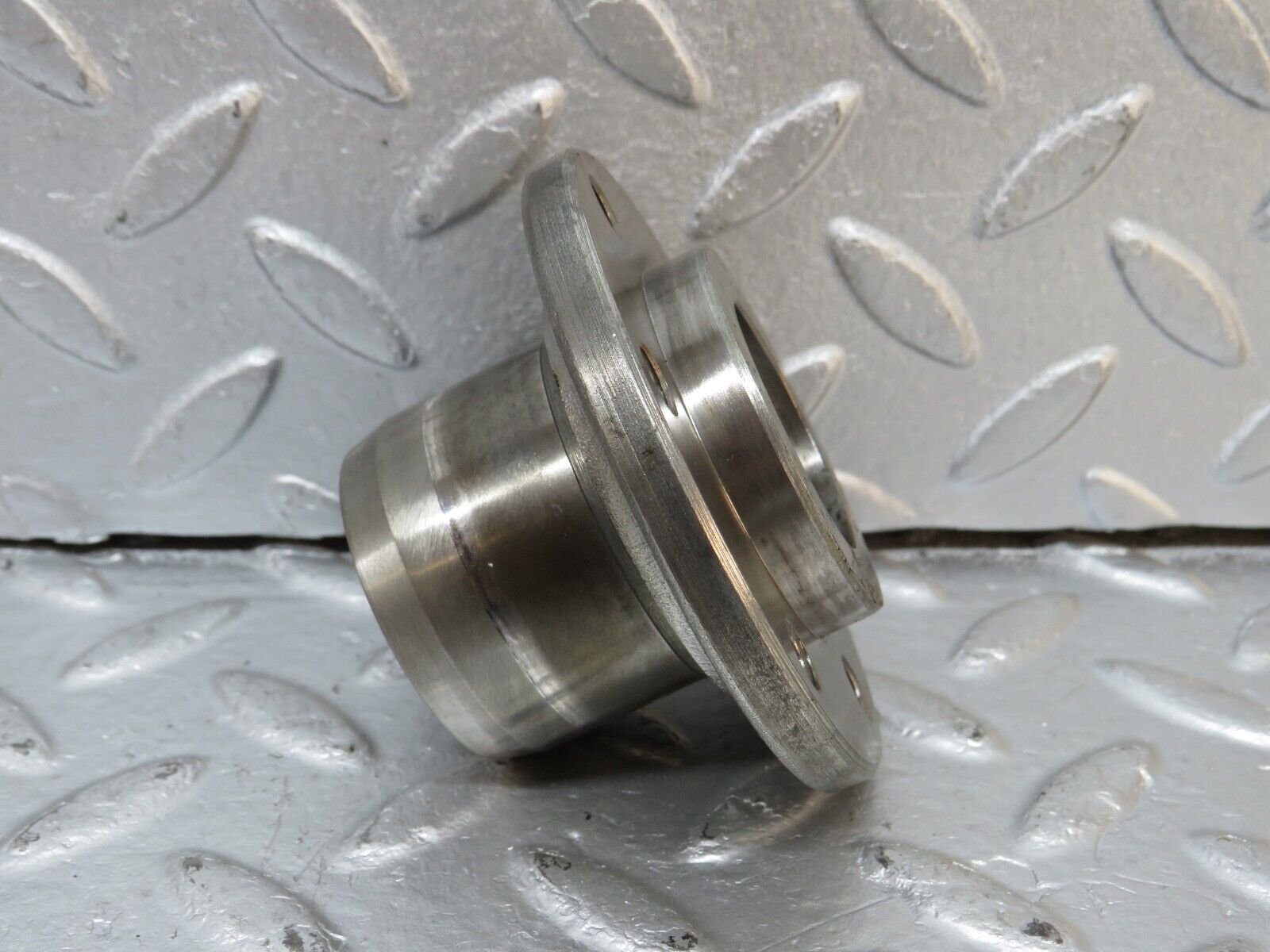 39940 Mercedes-Benz R107 350SL Crankshaft Sleeve Hub