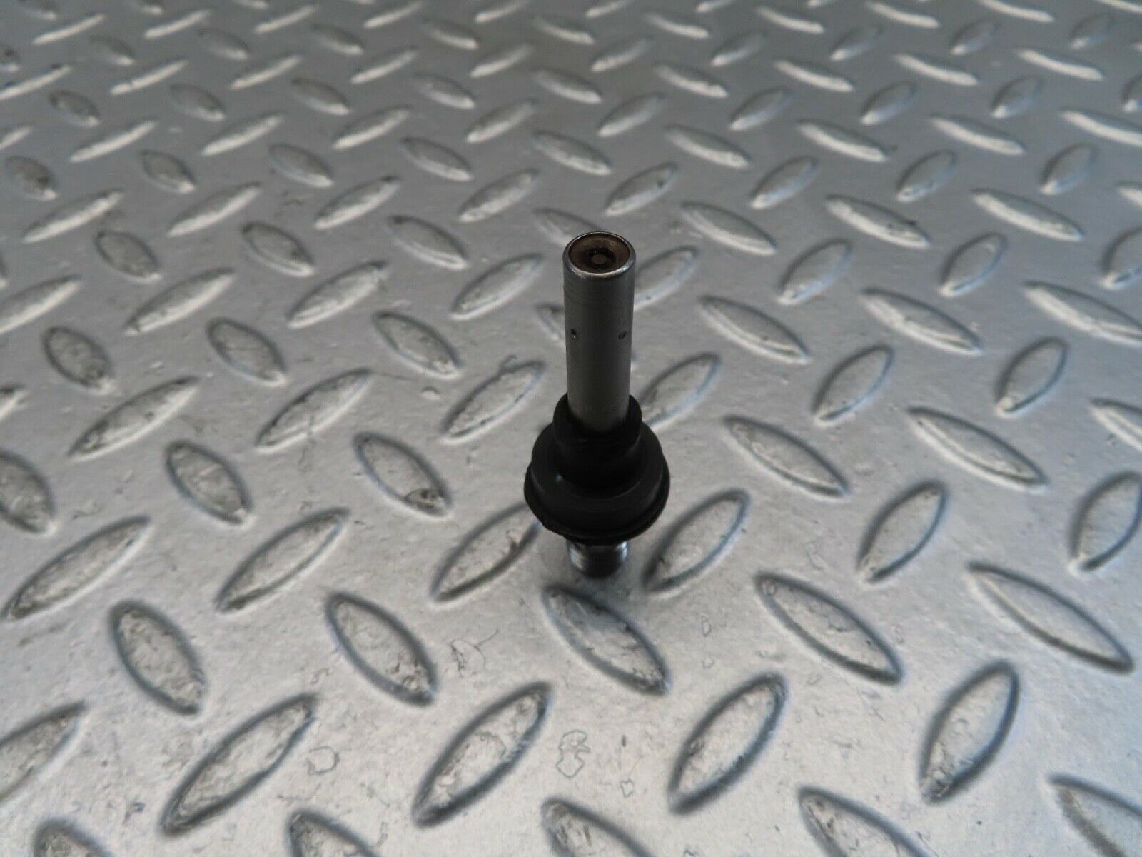 11037 Mercedes-Benz R107 W116 Fuel Injector Bosch 0437502010