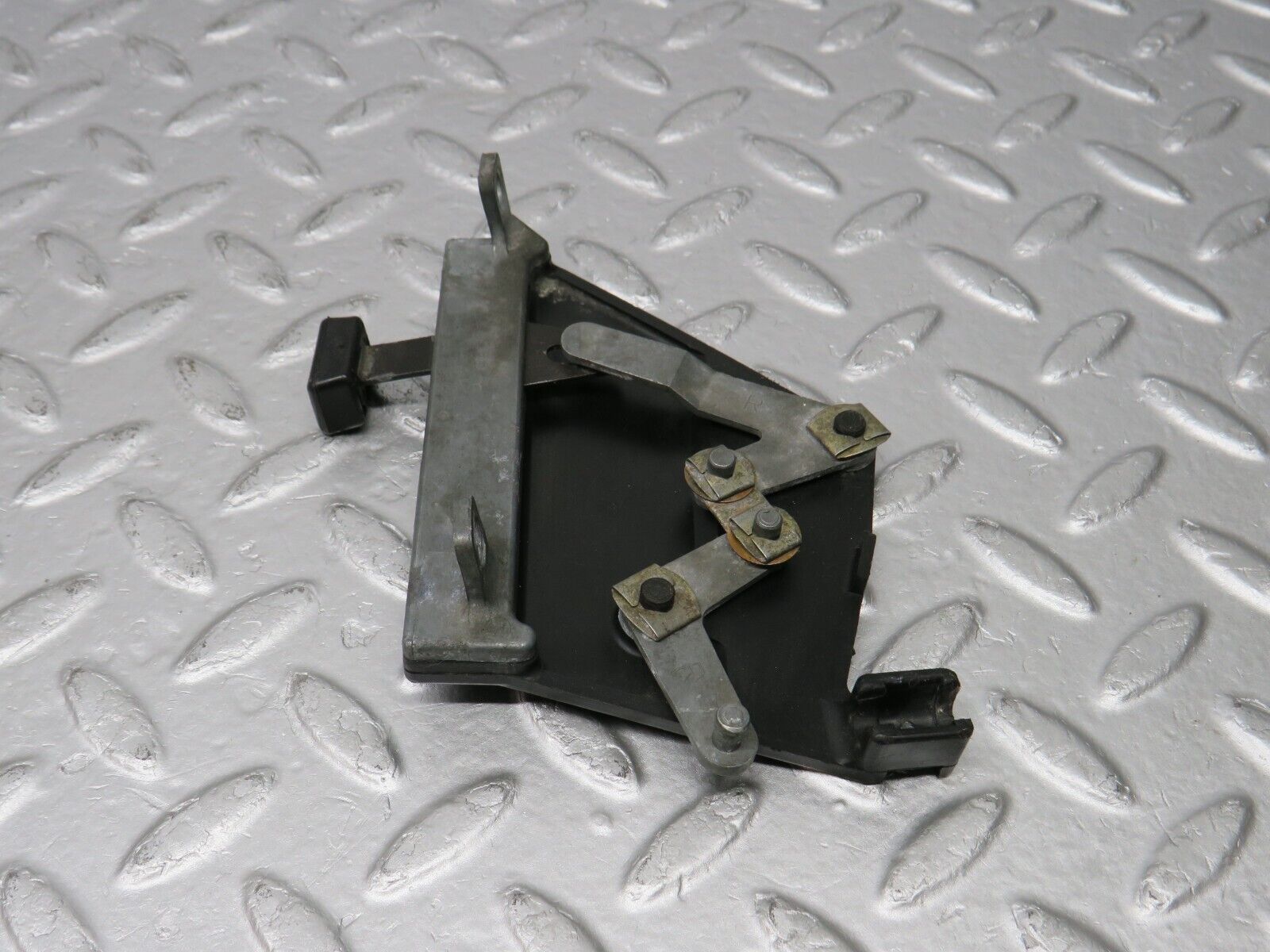 39201 Mercedes-Benz R107 500SL Air Vent Control Lever Right 1078300485