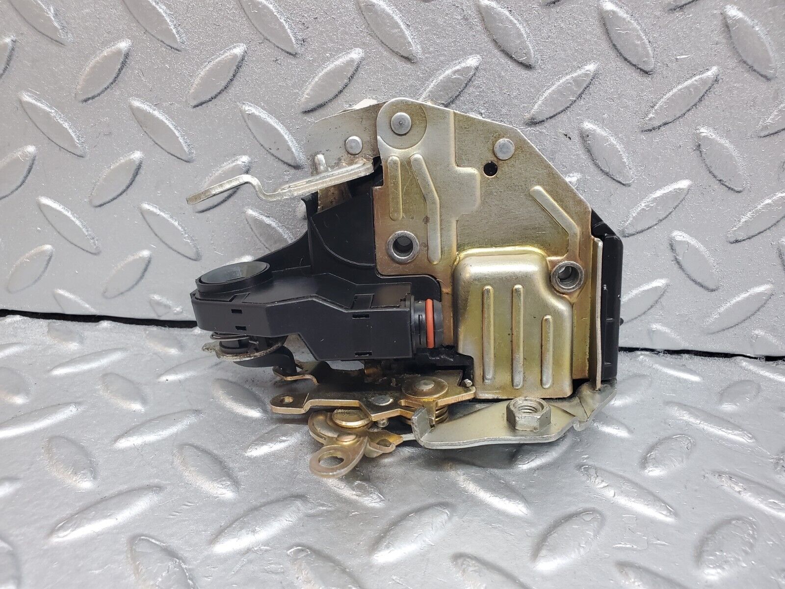 44790 Mercedes-Benz W124 220E Front Left Door Lock Mechanism