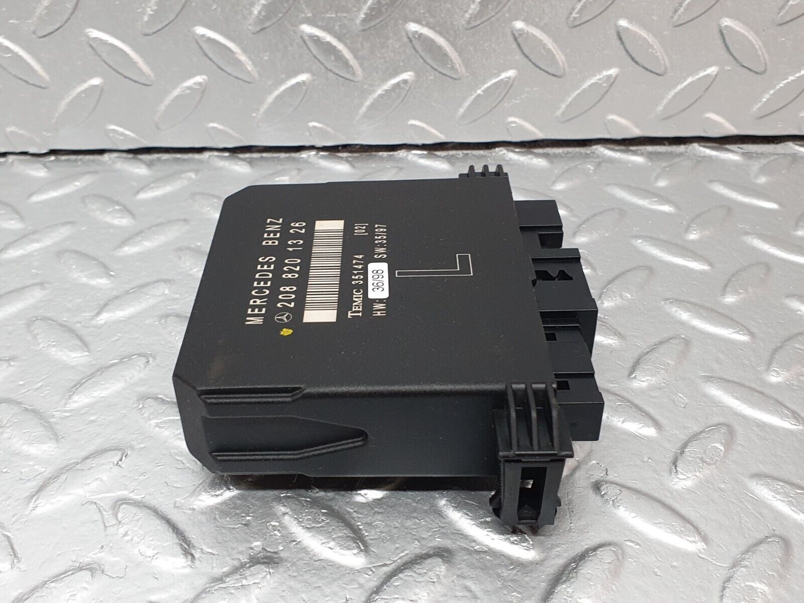 41747 Mercedes-Benz W202 C200 Door Control Unit Front Left 2088201326