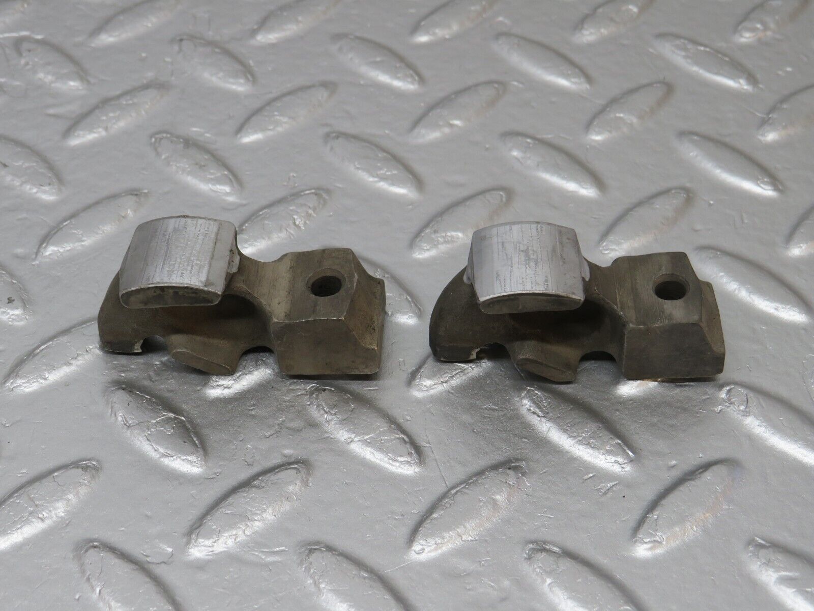 40046 Mercedes-Benz R107 350SL Rocker Arm With Valve Tappet