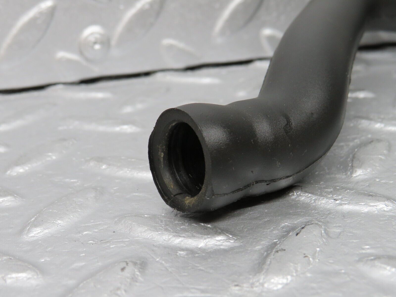 39163 Mercedes-Benz R107 500SL Air Intake Hose Pipe 1160942182