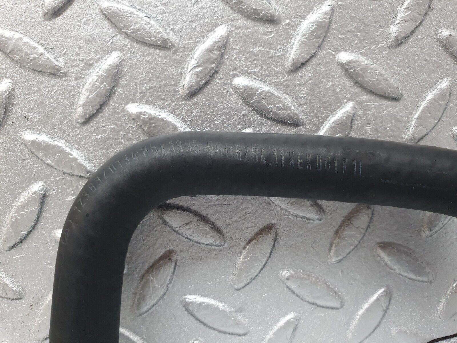 43957 Mercedes-Benz C123 230CE Coupe Heater Radiator Hose Pipe 1238320194