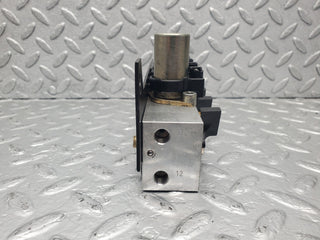 W124 Cabriolet soft top hydraulic valve block right used OEM