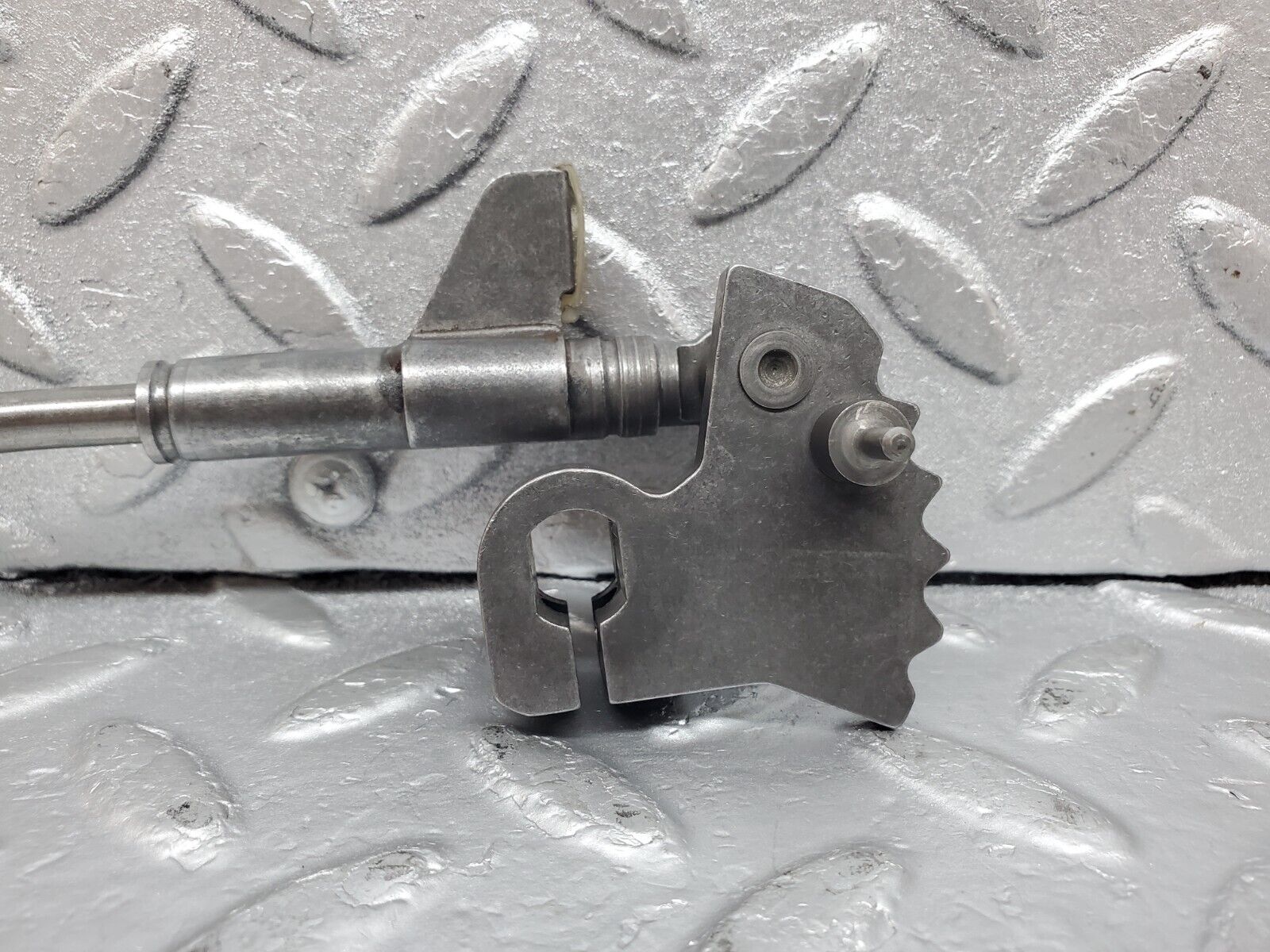 44572 Mercedes-Benz W123 280E Automatic Gearbox Linkage 722.309
