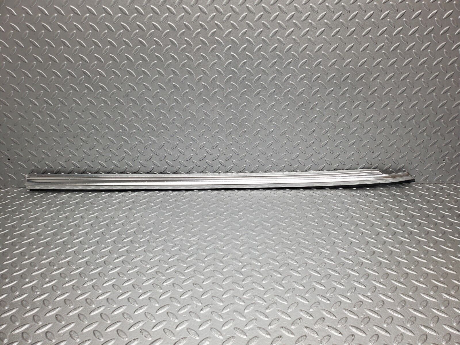 46430 Mercedes-Benz C123 280CE Coupe Right Door Chrome Moulding Trim