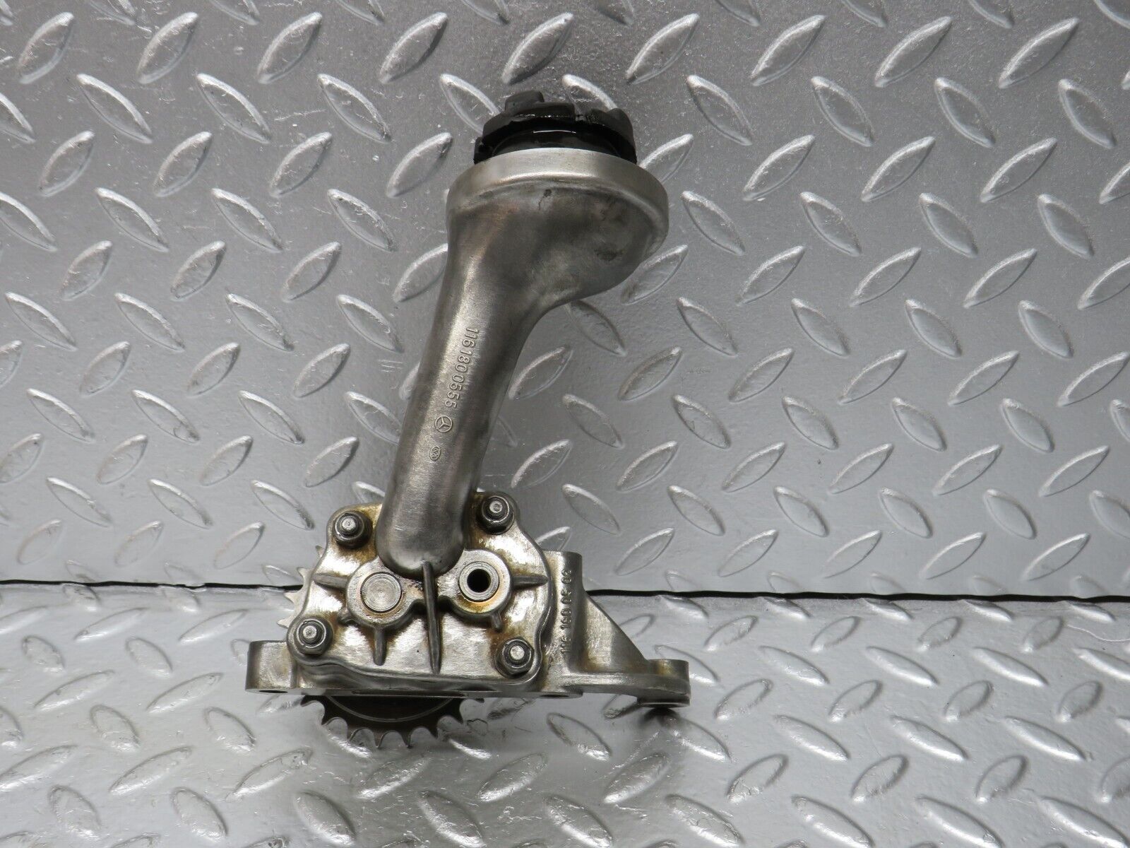 32957 Mercedes-Benz C107 R107 450 V8 Oil Pump & Sprocket 1161810212 1161800502