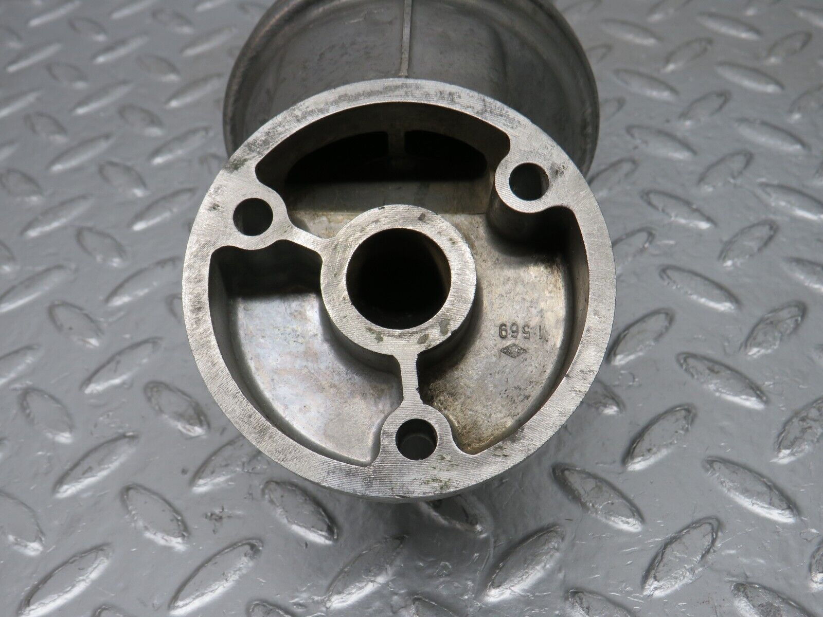 32964 Mercedes-Benz C107 R107 450 V8 Oil Filter Housing 1161840309