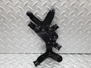 42121 Mercedes-Benz W202 C200 Fuel Pump Bracket