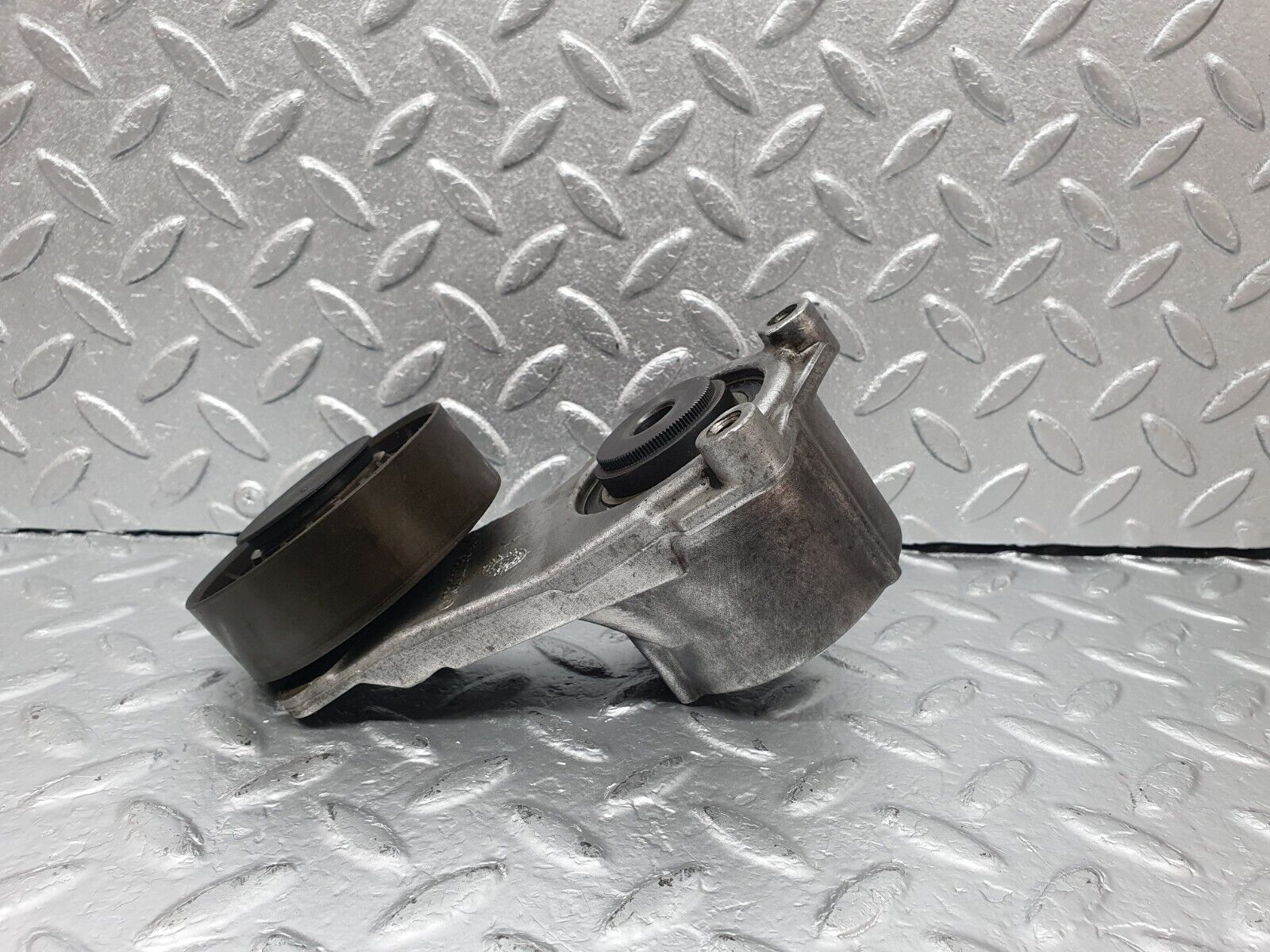 42722 Mercedes-Benz W201 190 2.0L Belt Tensioner Pulley 1022023640 6012000970
