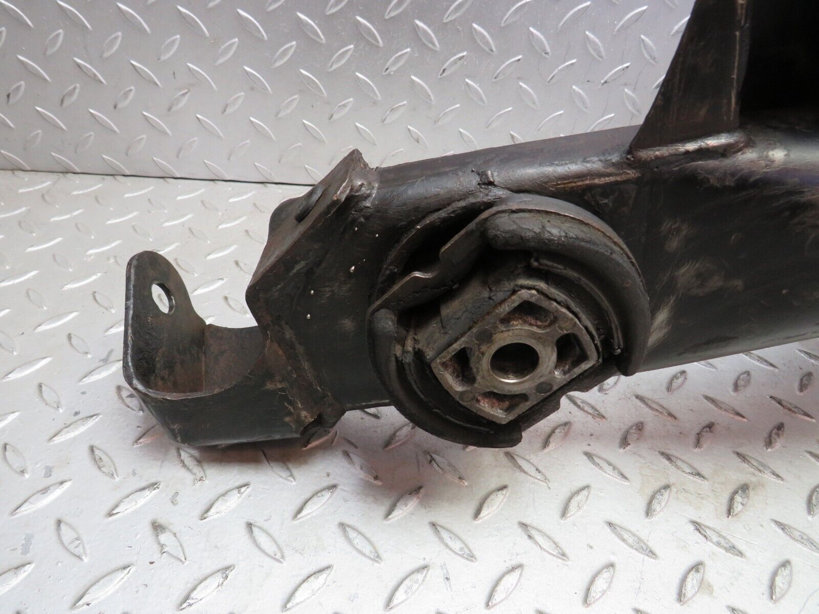 39968 Mercedes-Benz R107 350SL Rear Subframe Axle Carrier