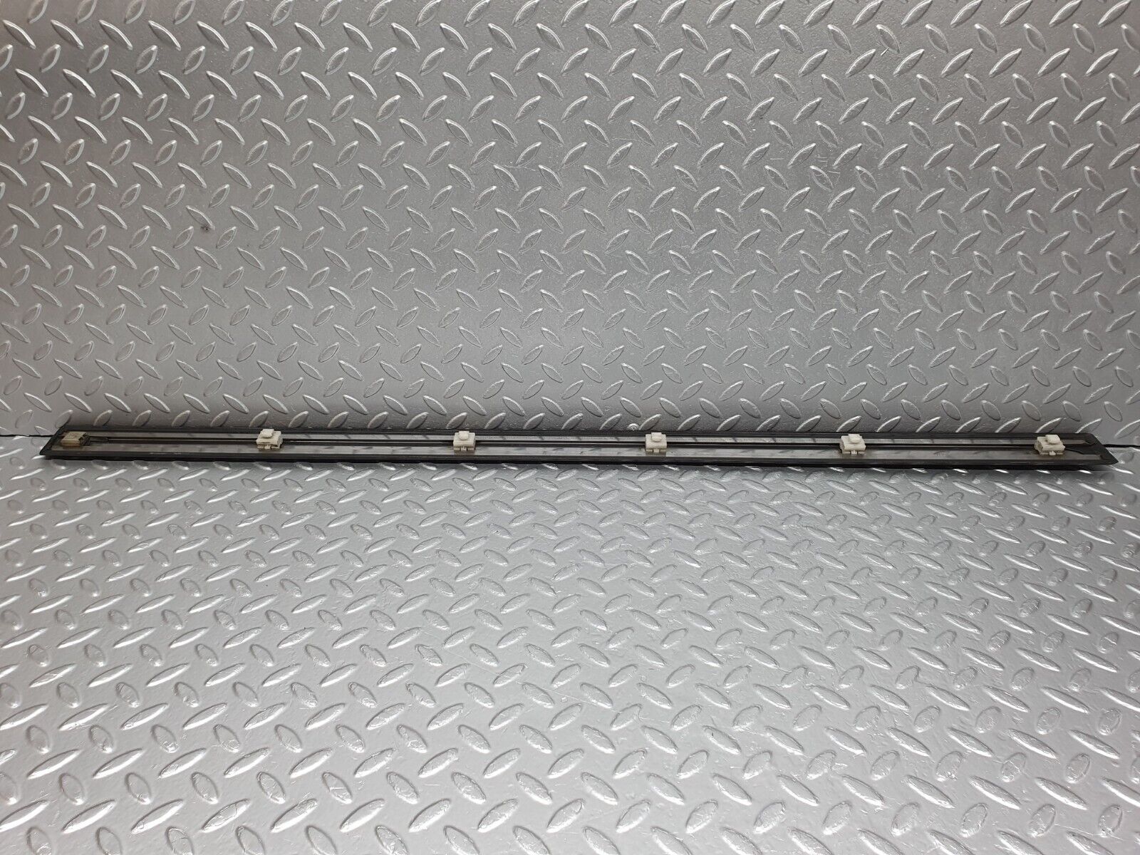 41683 Mercedes-Benz W124 200E Front Right Door Centre Moulding Trim