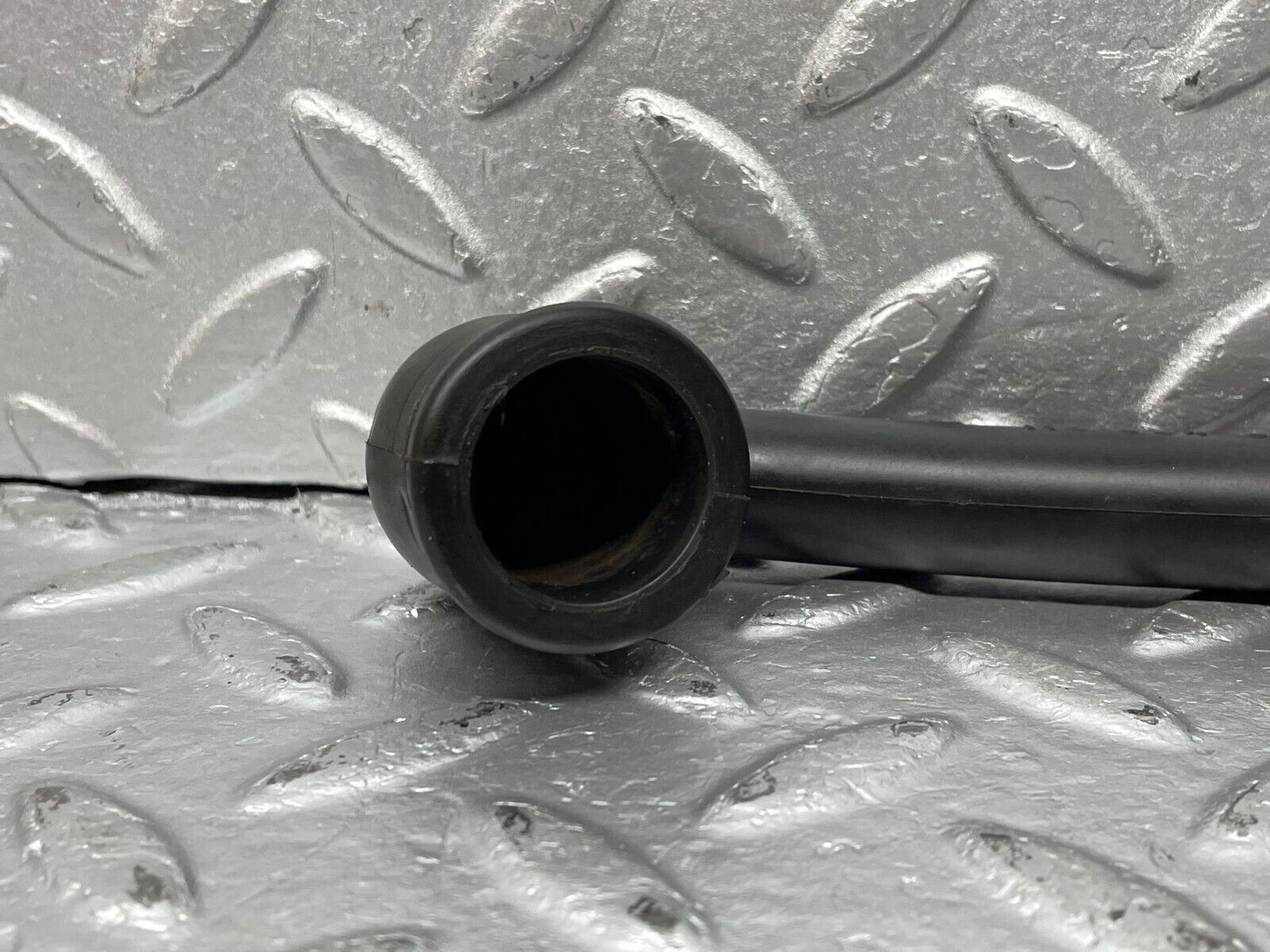 39774 Mercedes-Benz R107 350SL Crankcase Breather Hose Pipe 1160940591