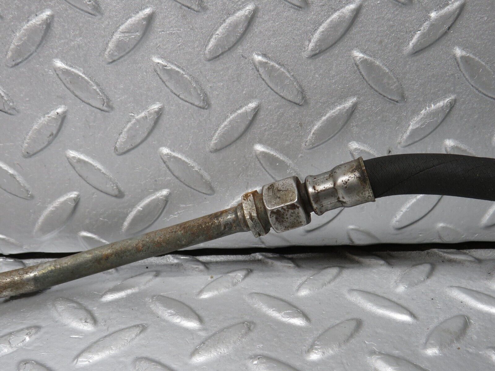 39325 Mercedes-Benz R107 500SL Gearbox Oil Hose Pipe