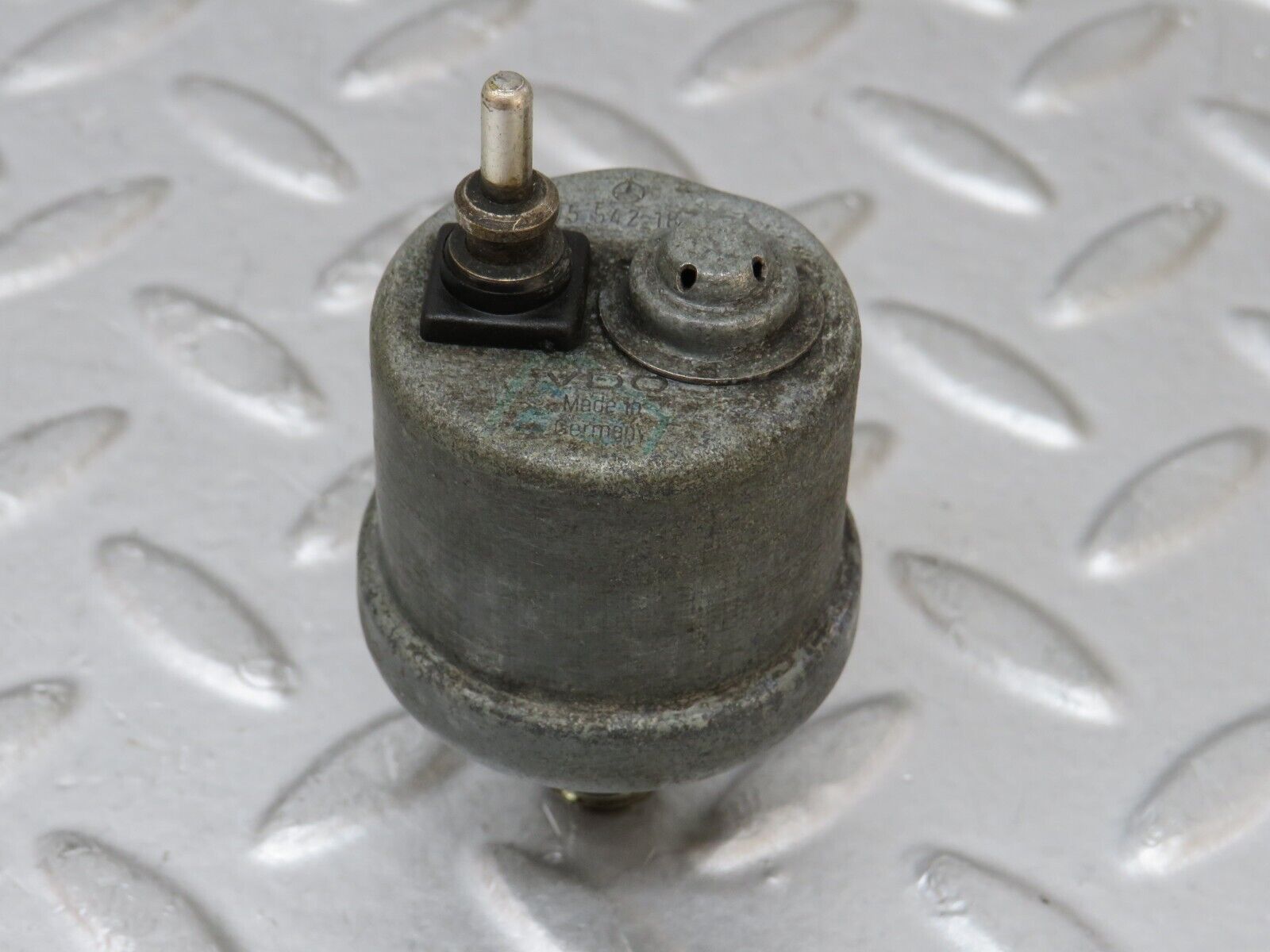 35536 Mercedes-Benz R107 280SL Oil Pressure Sensor VDO 0055421817