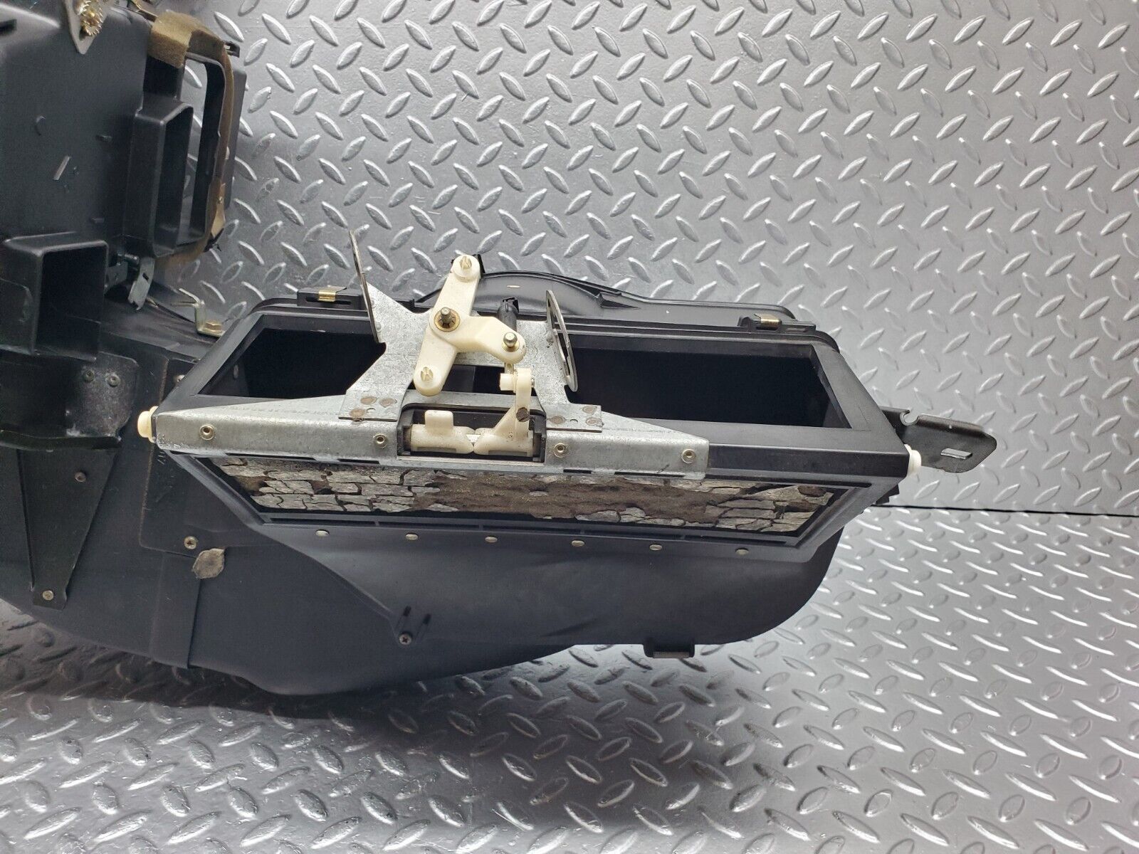 45897 Mercedes-Benz W126 420SE Heater Box Blower Housing Behr