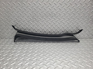 W124 Wagon windscreen water drain middle used OEM